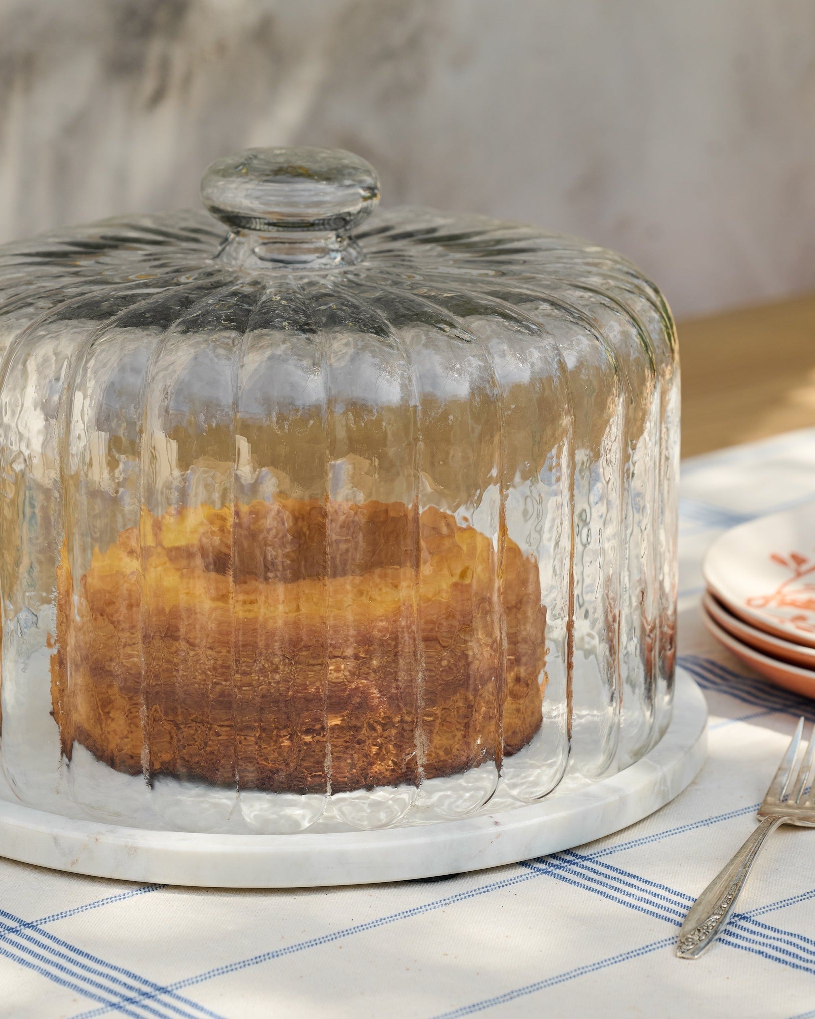 White Marble Fluted Cake Dome