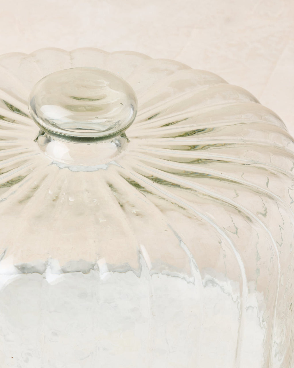 White Marble Fluted Cake Dome