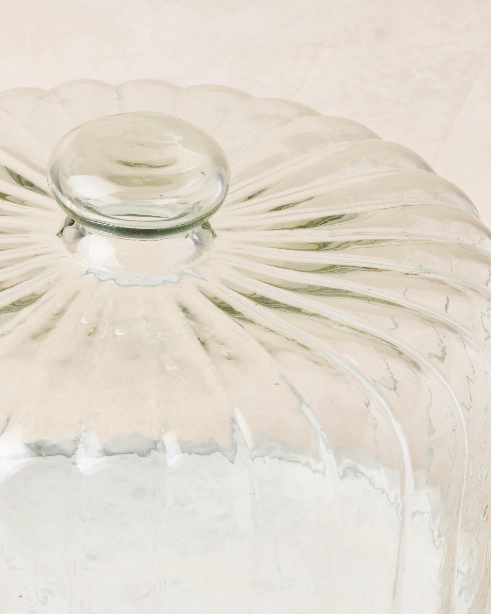 White Marble Fluted Cake Dome