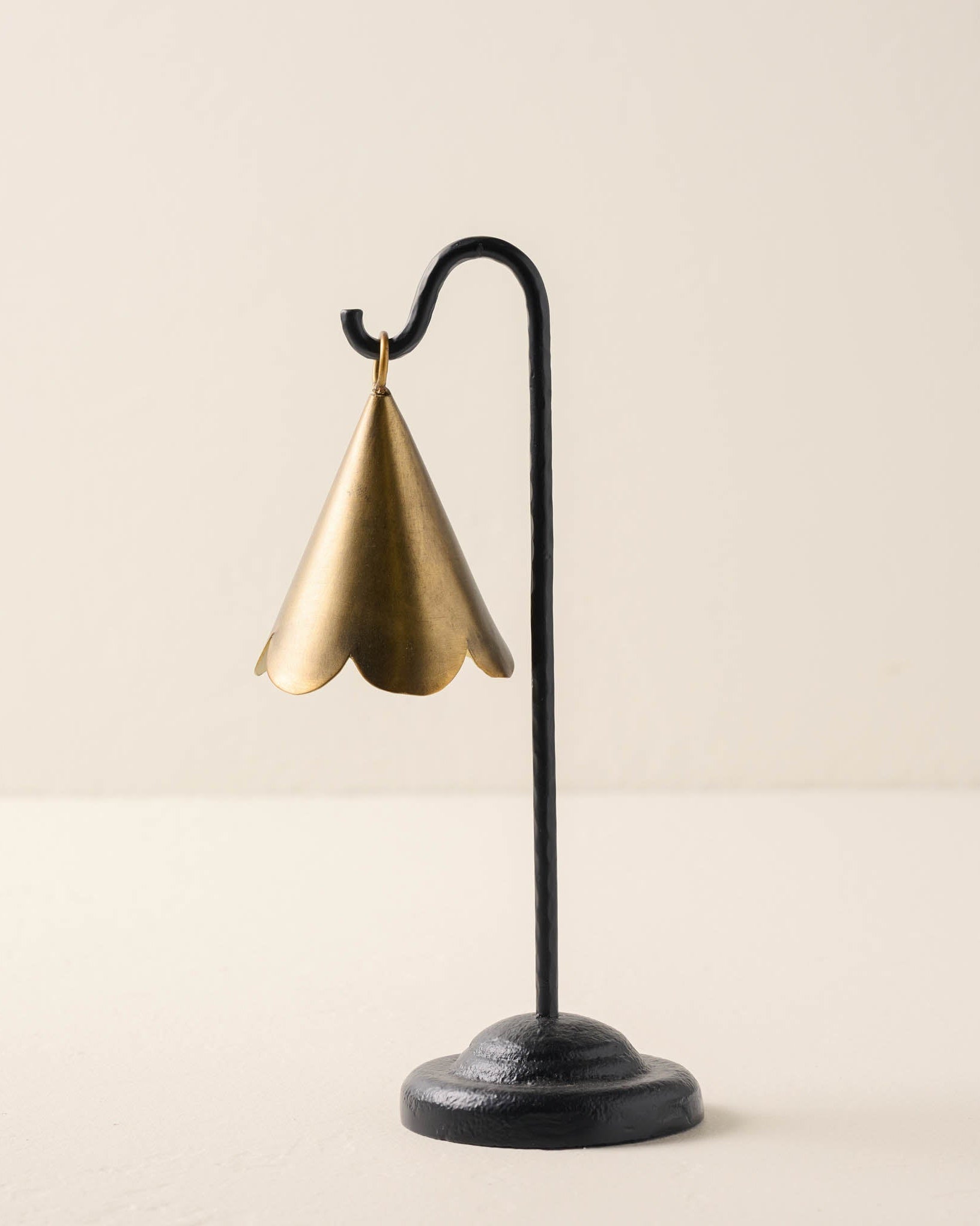 Mariel Standing Scalloped Bell