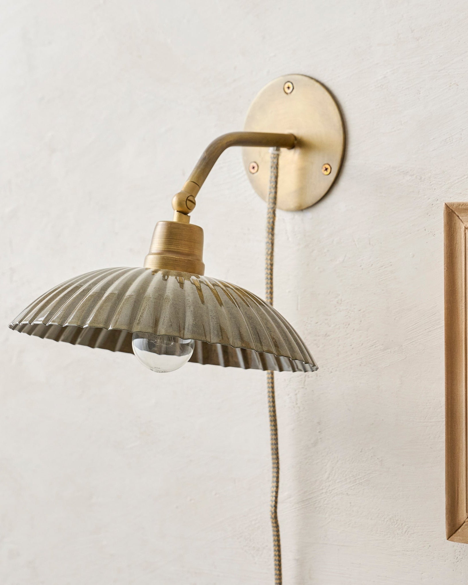 Chester Enamel Plug-in Sconce
