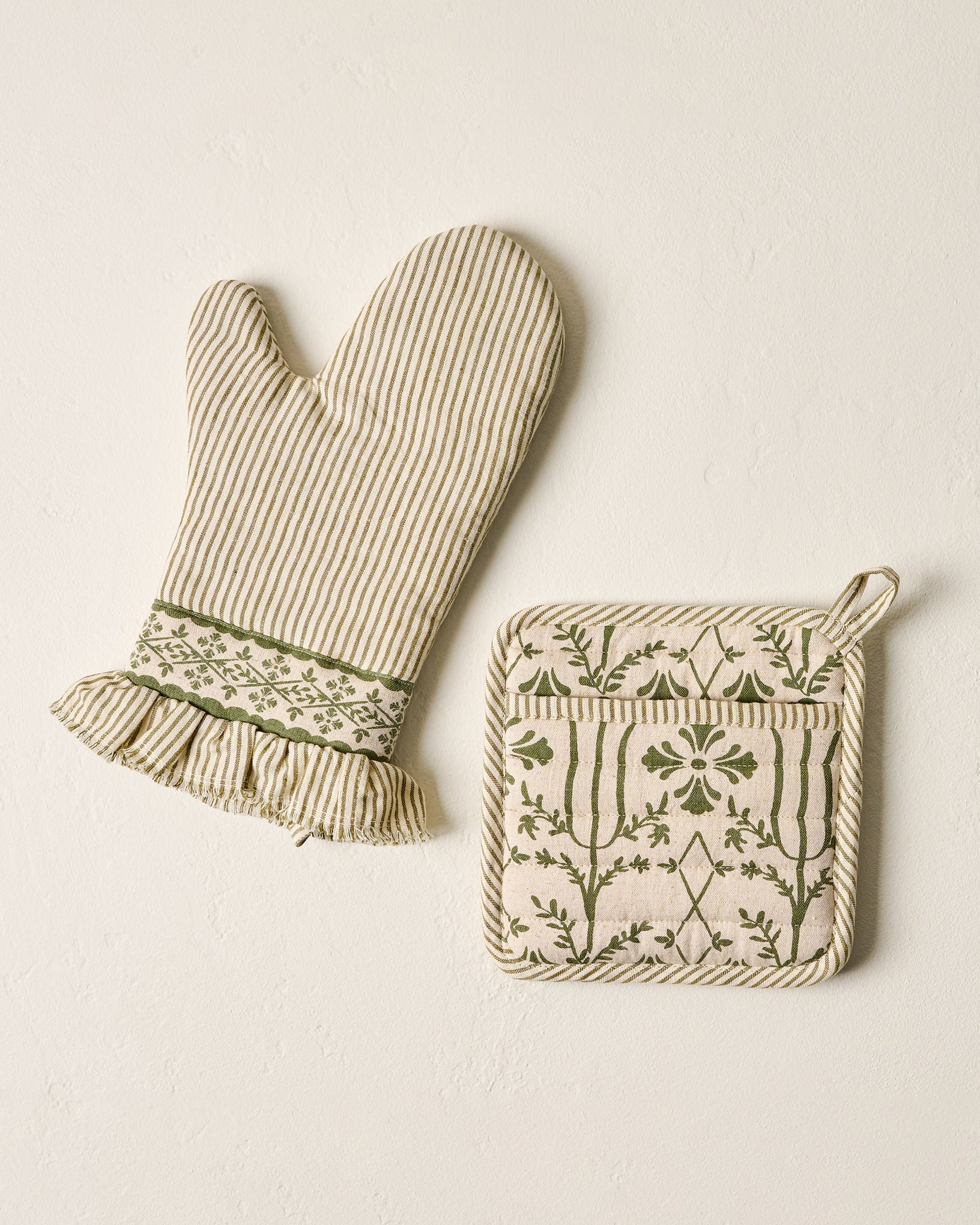 Magnolia Olive Pin Stripe Oven Mitt + Pot Holder Set