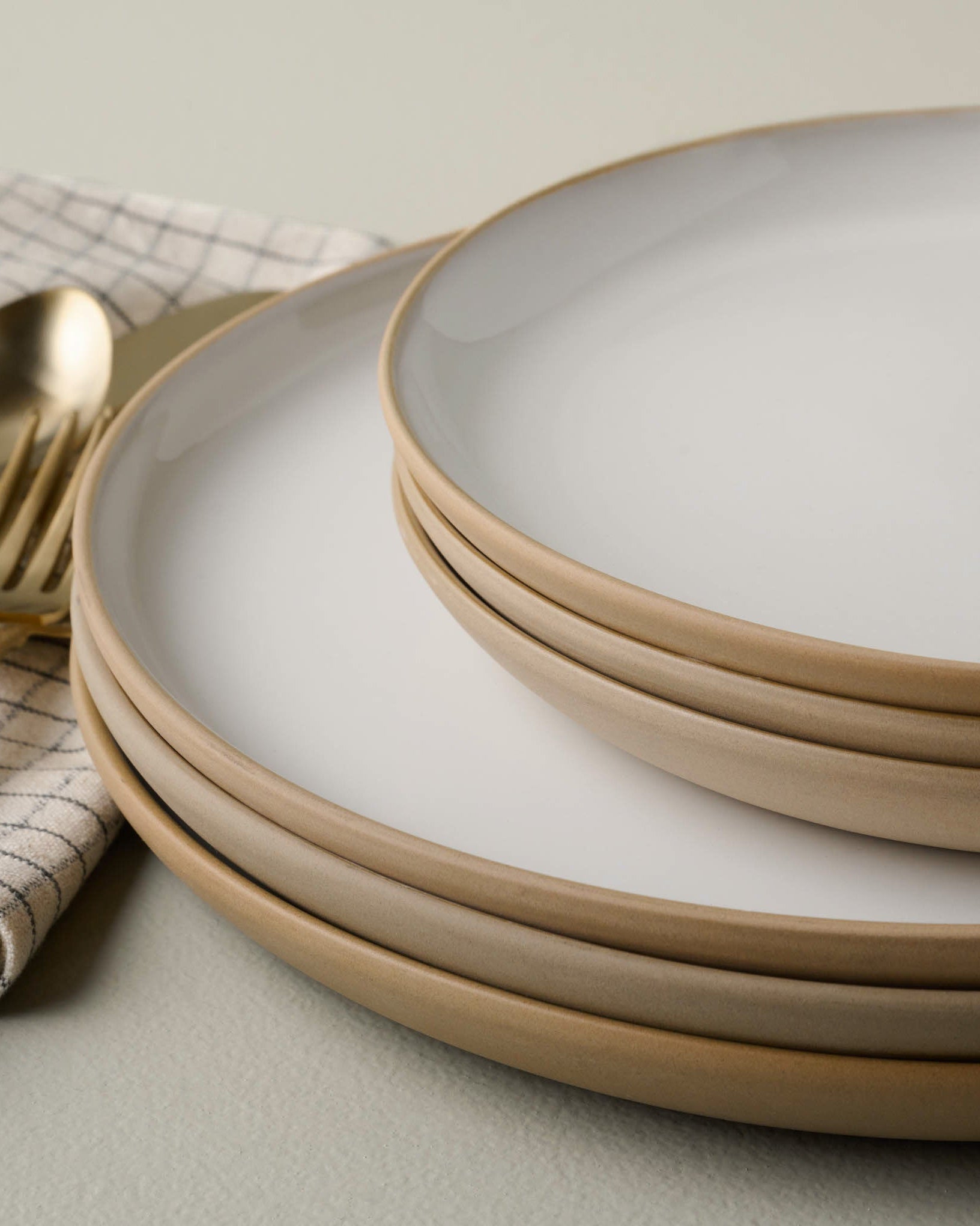 Stone White Lakelynn Plate