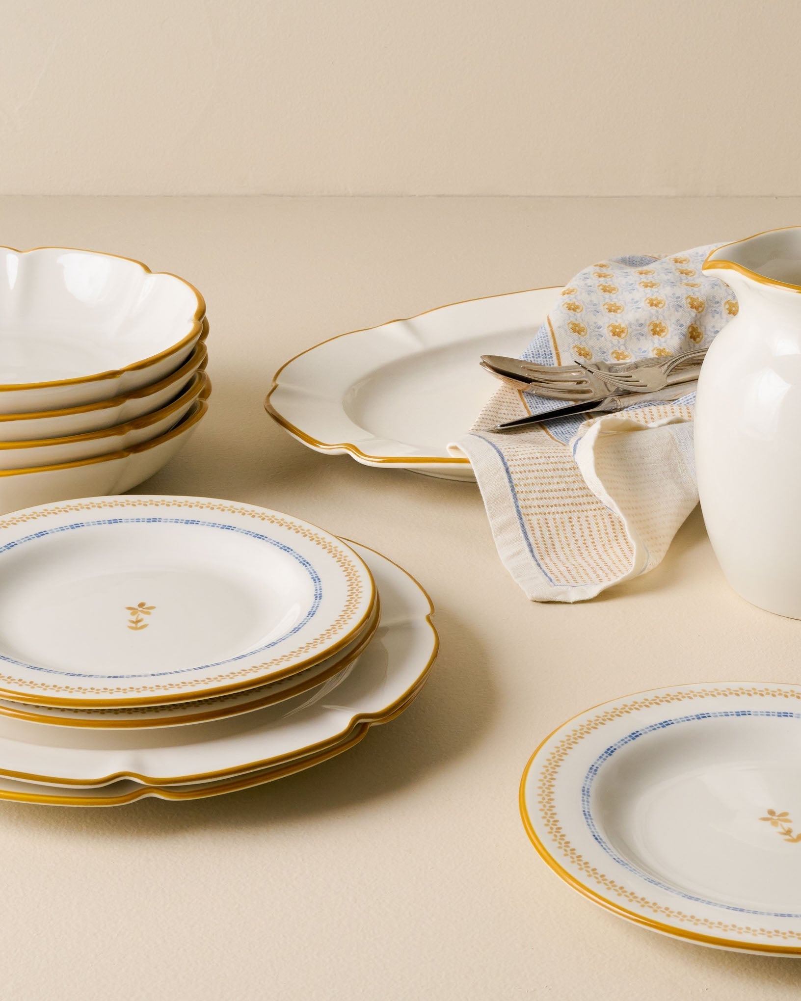 Luna Scalloped Pasta Bowl