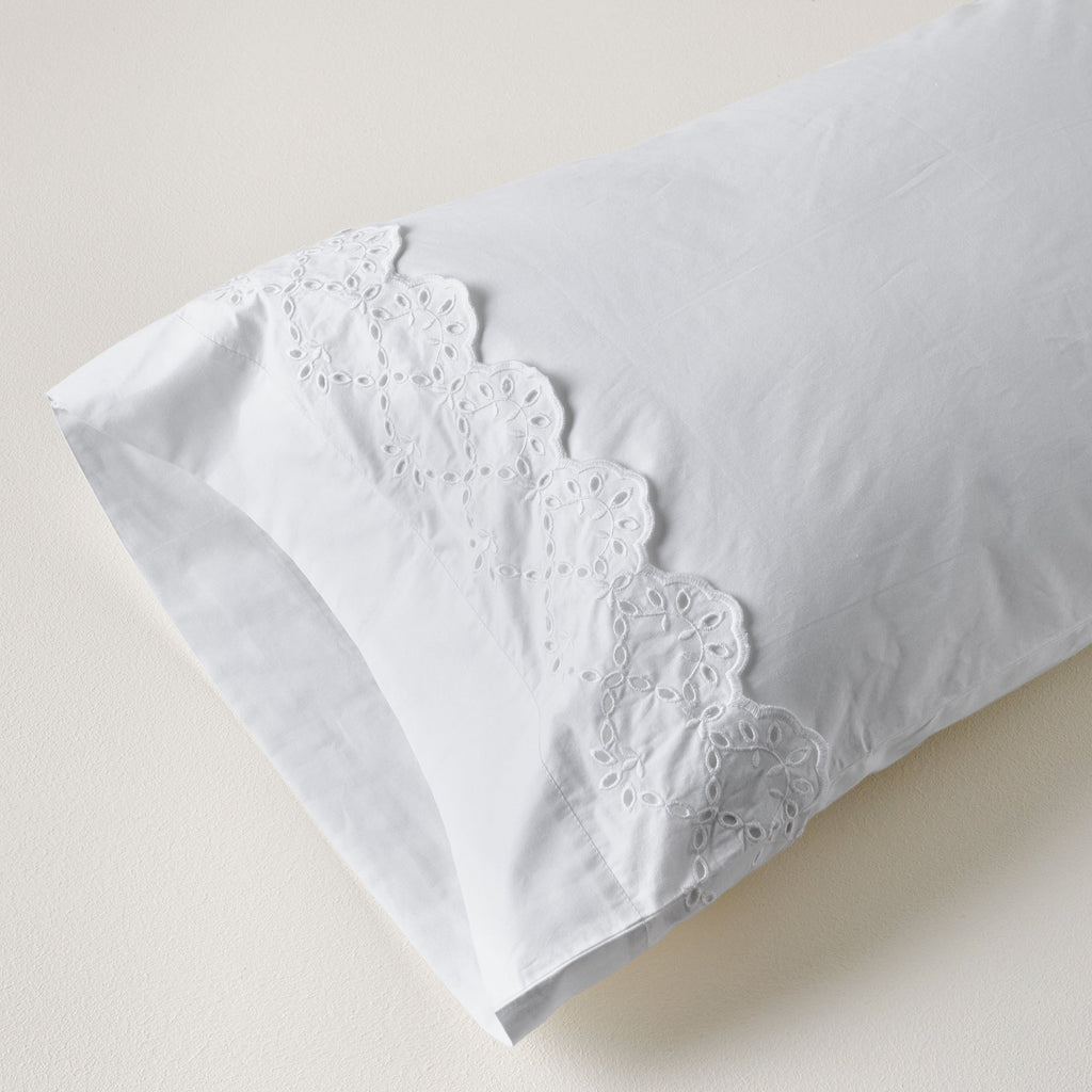 Eyelet Scallop Edge Sheet Set