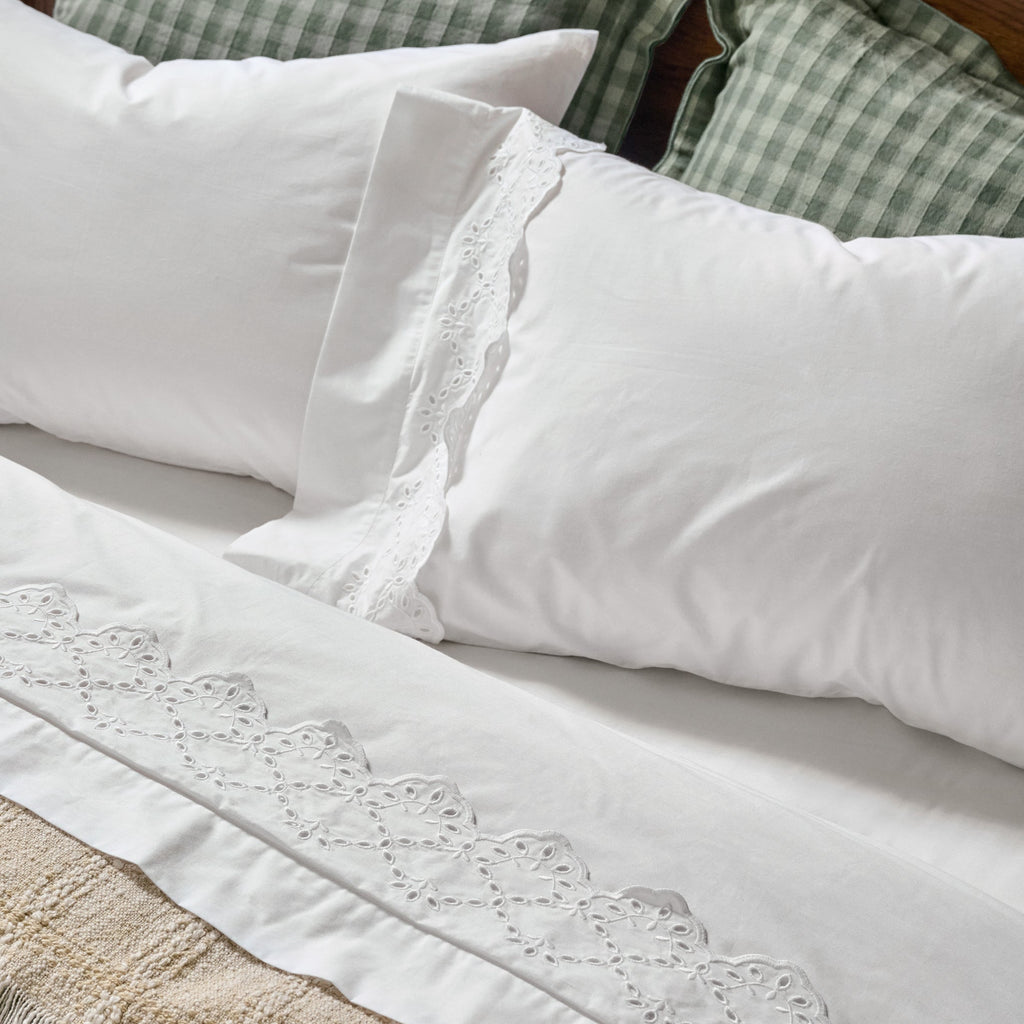 Eyelet Scallop Edge Sheet Set