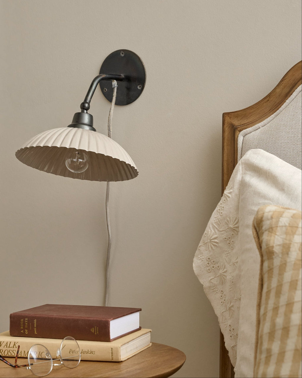 Chester Enamel Plug-in Sconce