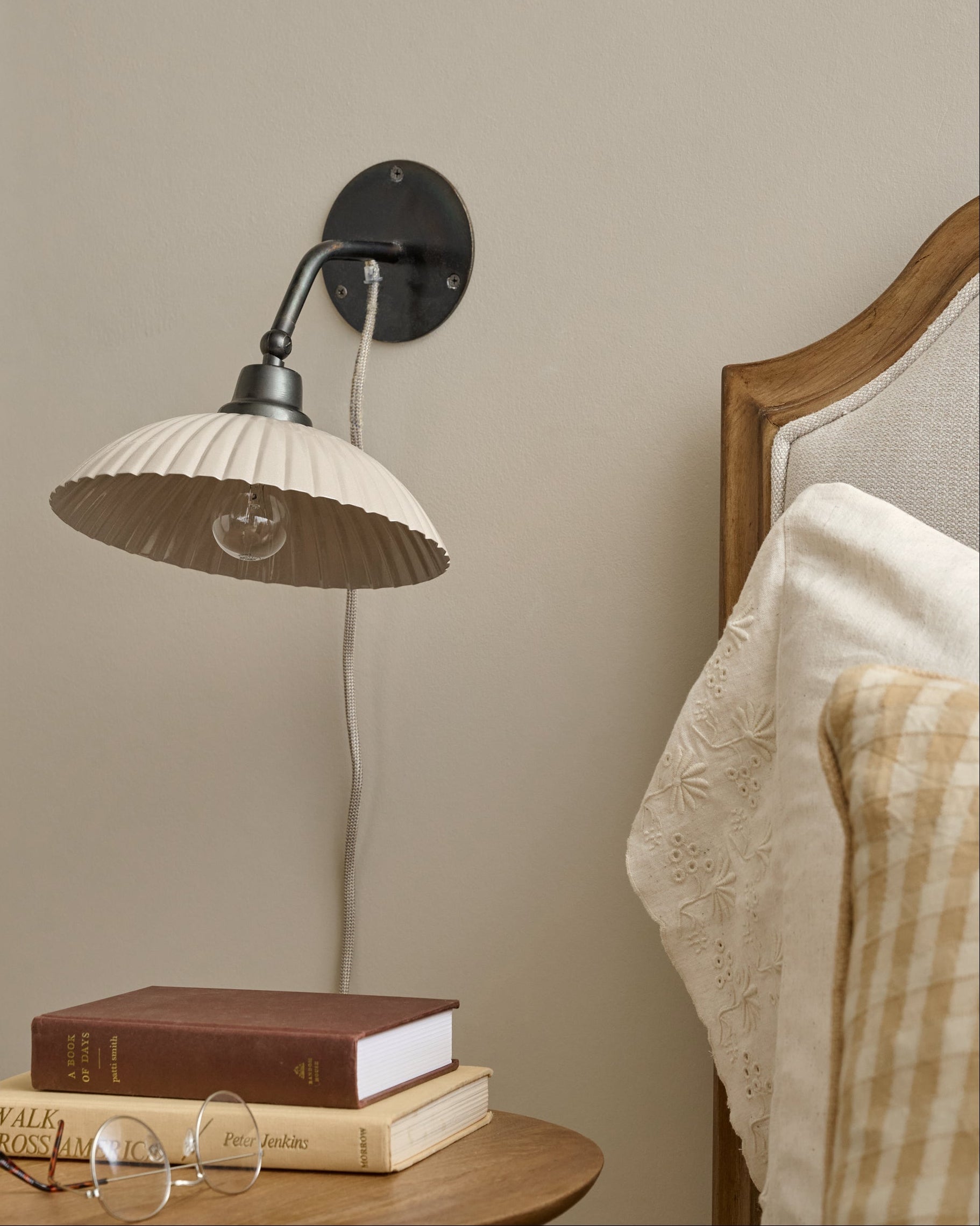 Chester Enamel Plug-in Sconce