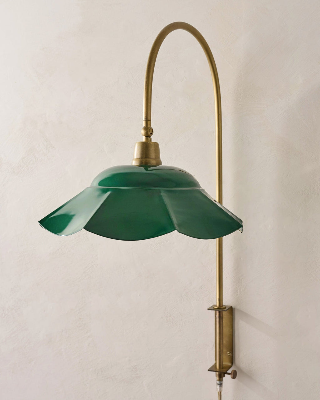 Mary Enamel Plug-in Sconce