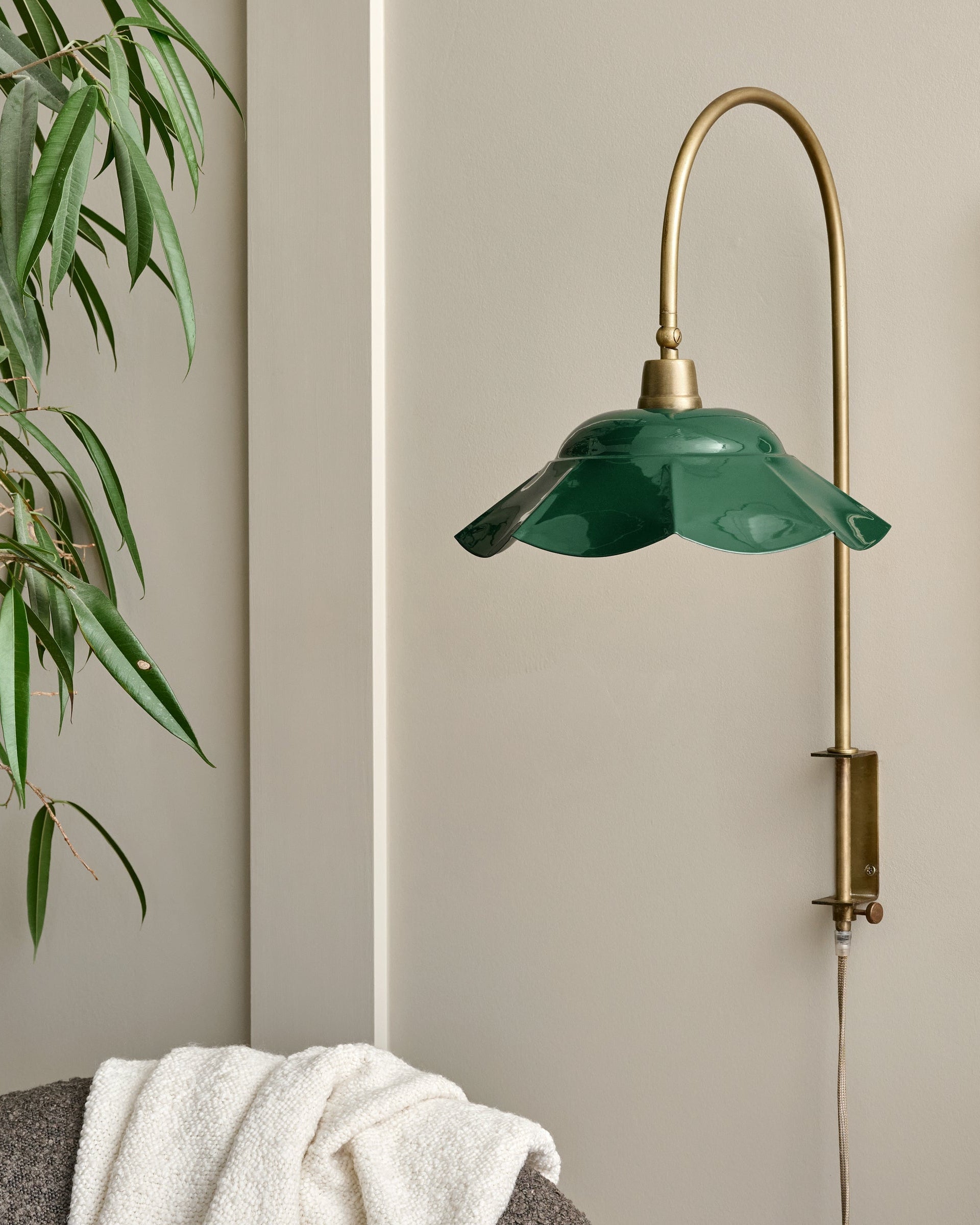Mary Enamel Plug-in Sconce