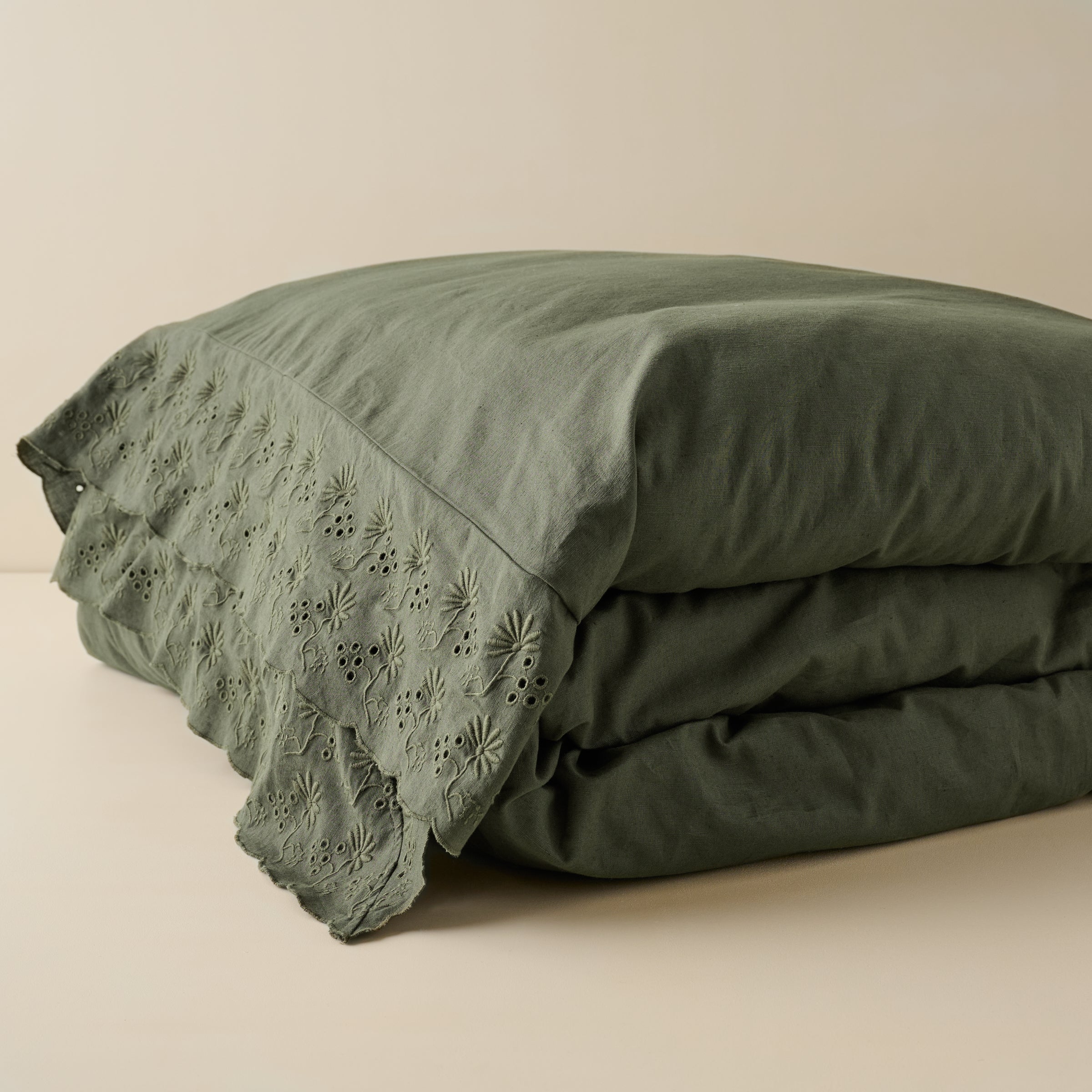 Clara Eyelet Flange Duvet Cover