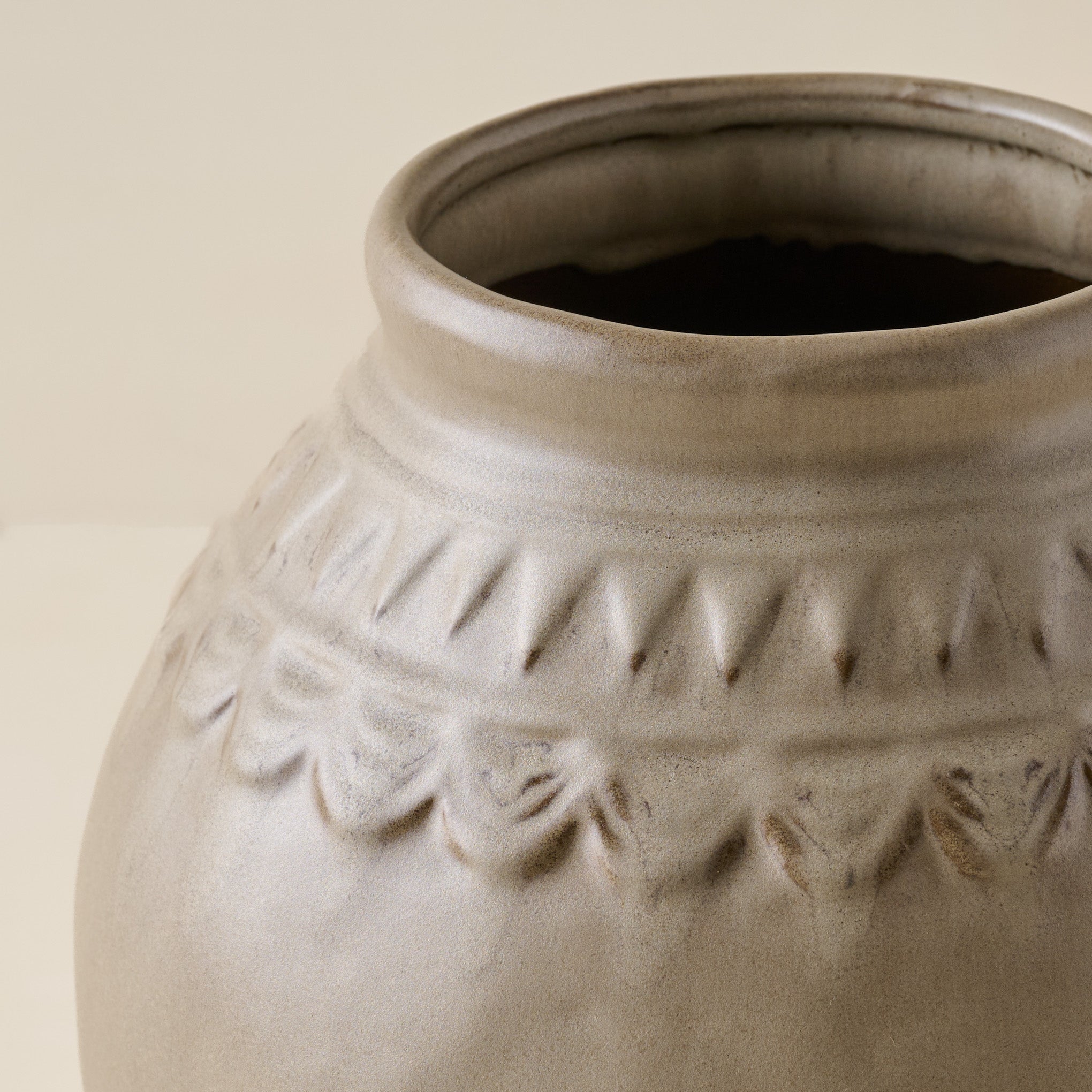 Evelyn Rustic Motif Vase