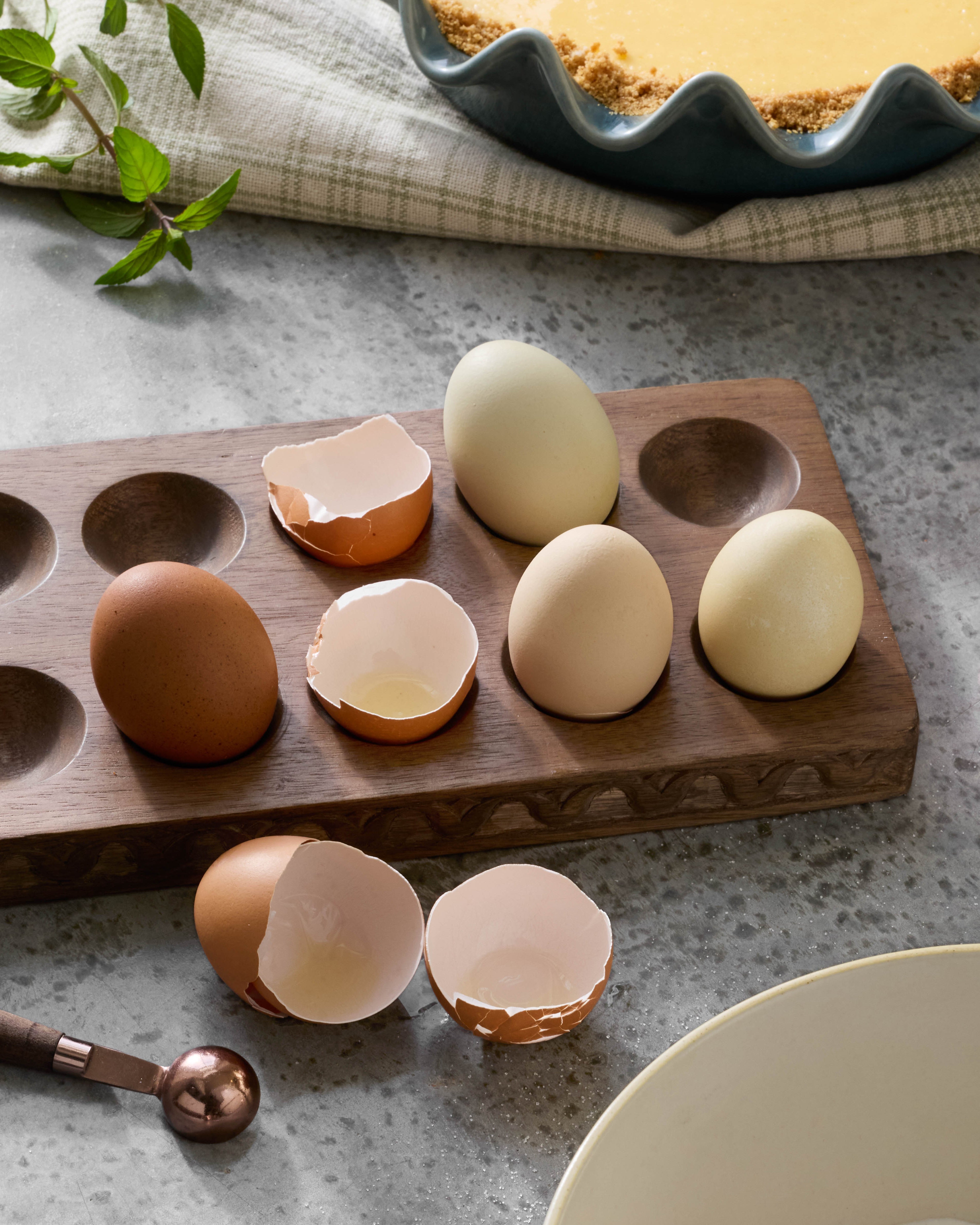 Antiqued Wood Tulip Carved Edge Egg Tray