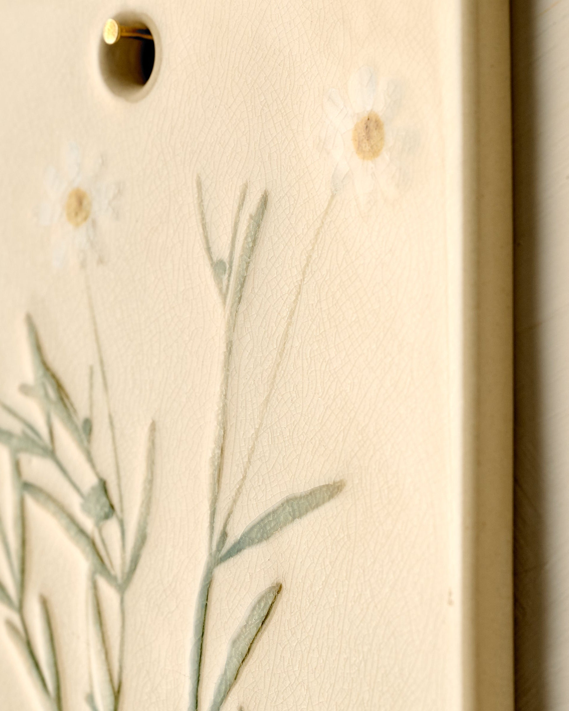 Jo's Herbarium Ceramic Wall Plaque - Collected Daisies