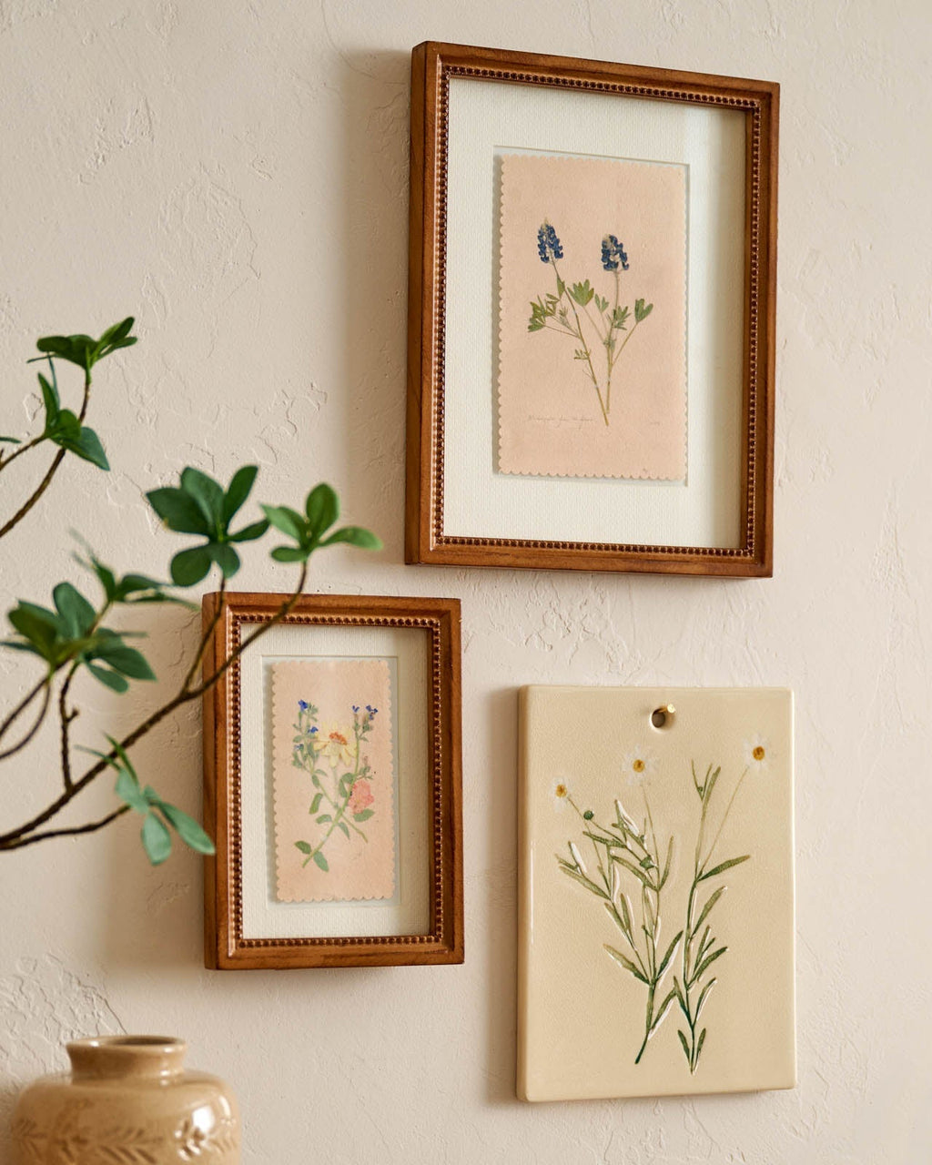 Jo's Herbarium Ceramic Wall Plaque - Collected Daisies