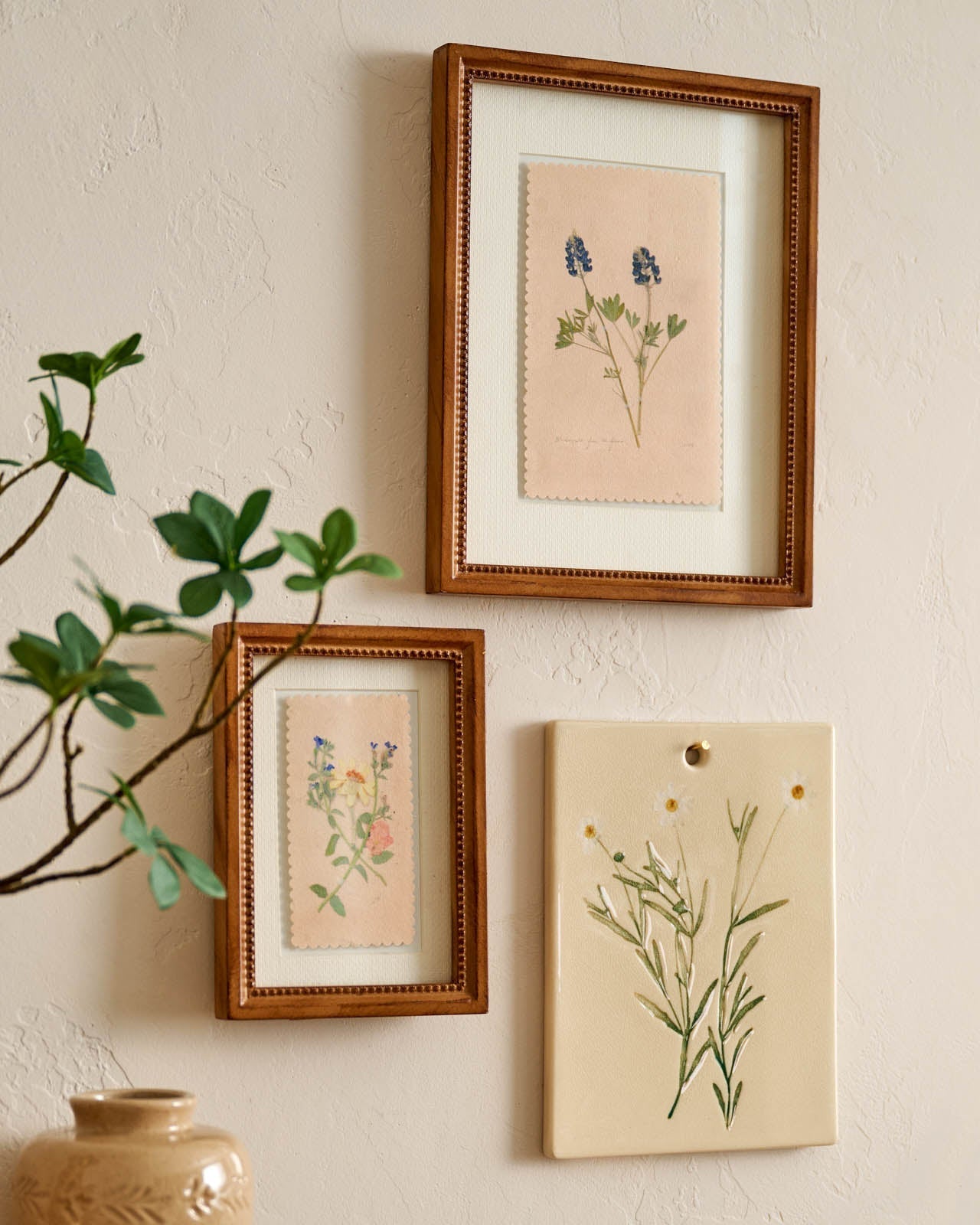 Jo's Herbarium Ceramic Wall Plaque - Collected Daisies