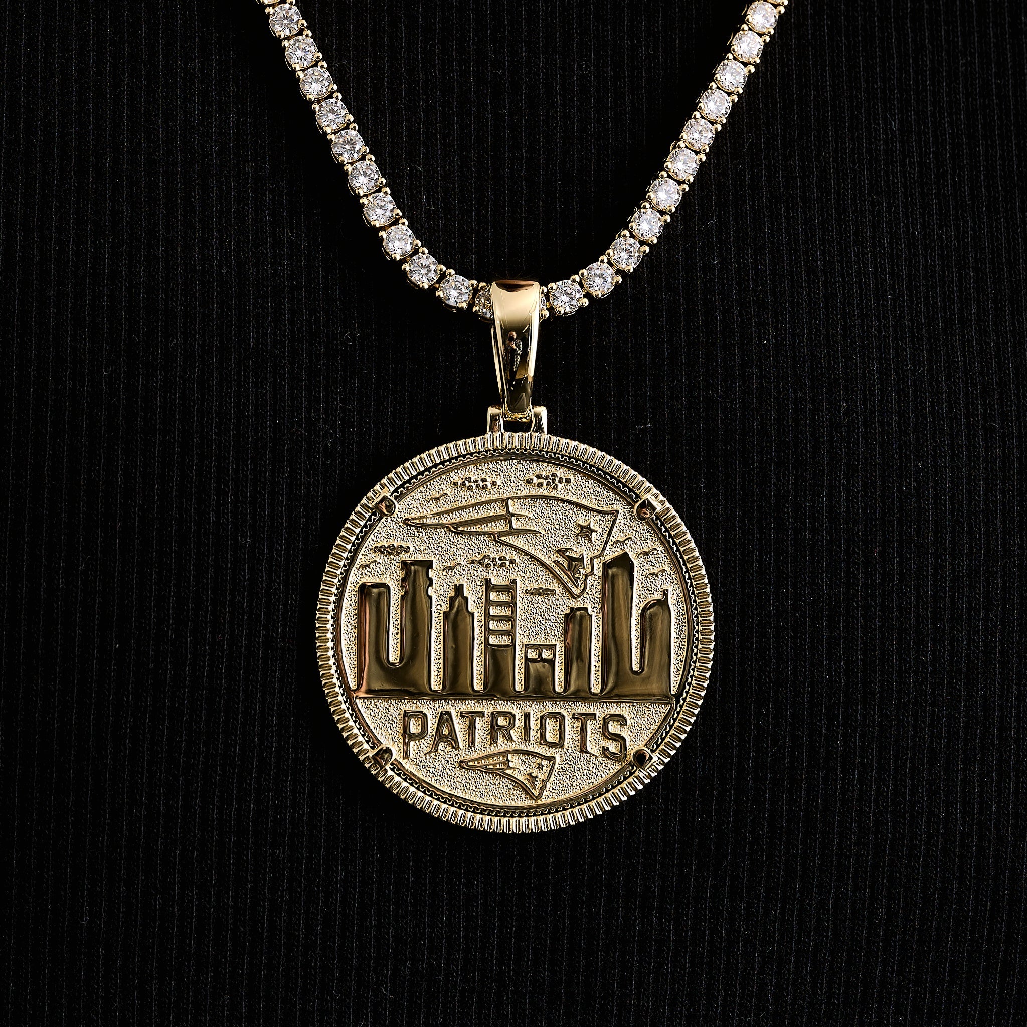 New England Patriots Official NFL Coin Pendant in Yellow Gold