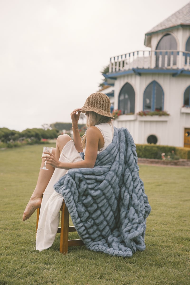 Hugs Sapphire Blanket