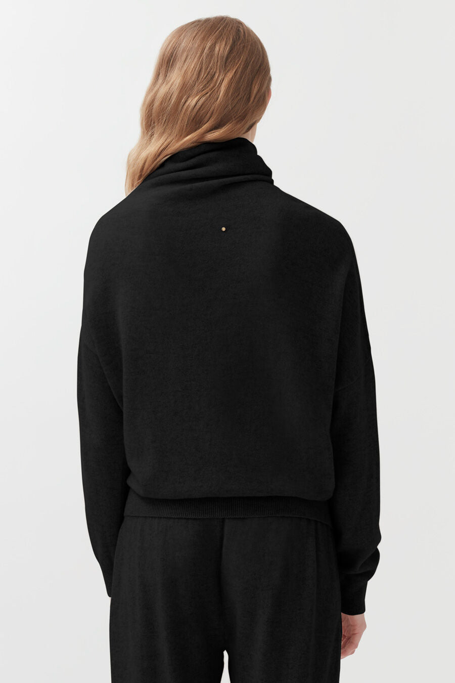 Single-Origin Cashmere Turtleneck Sweater