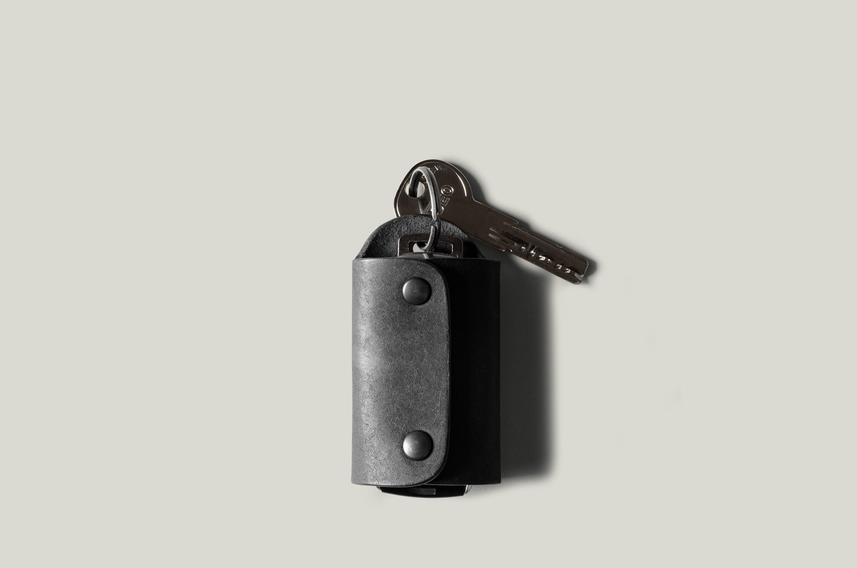 Palm Key Fold . Black Raw