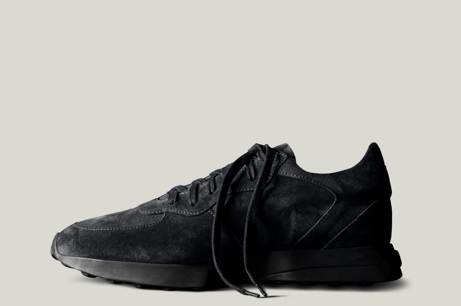 R1 Sneaker . Black Suede