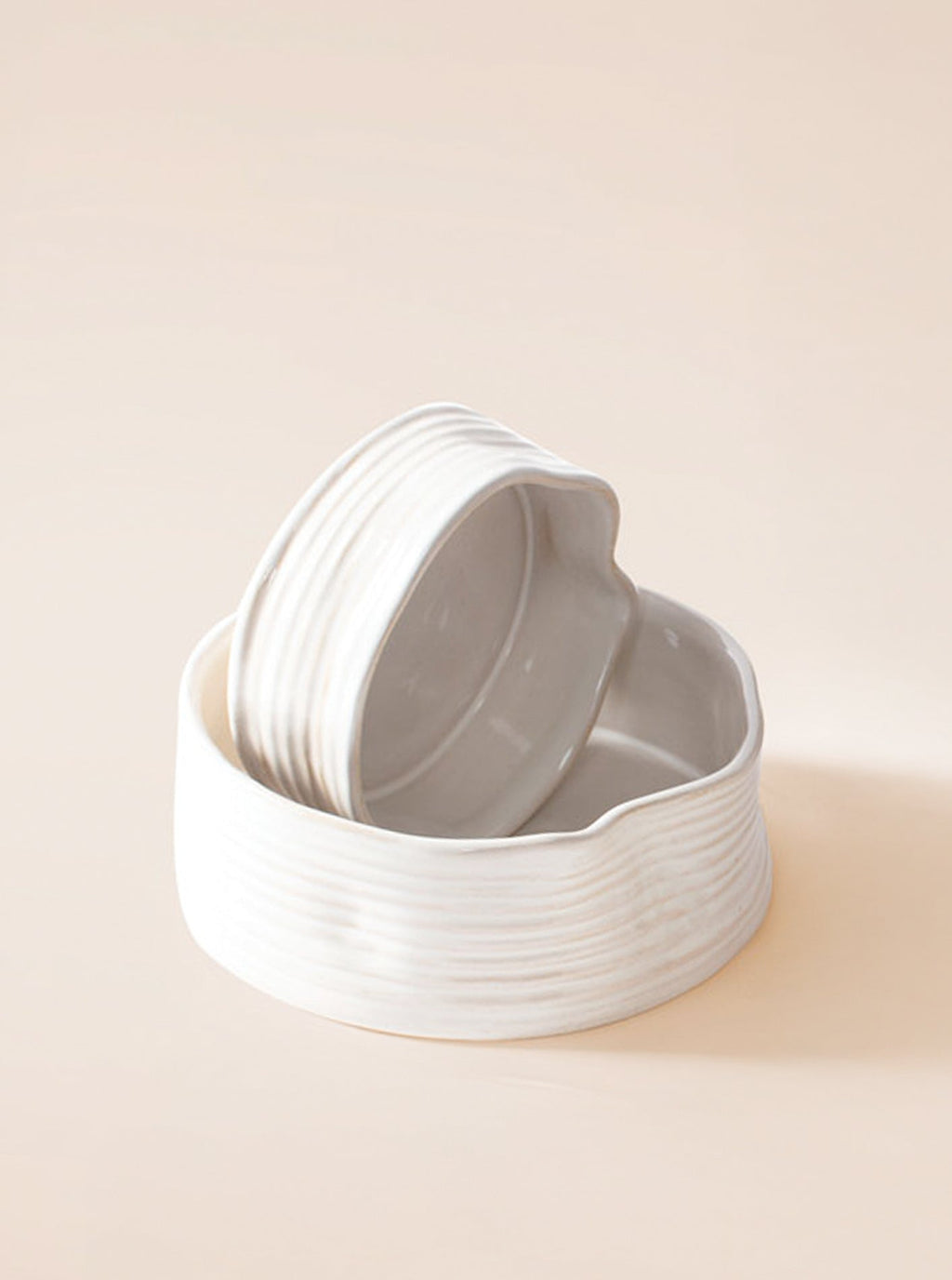 RIBBED WHITE STONEWARE PET BOWL