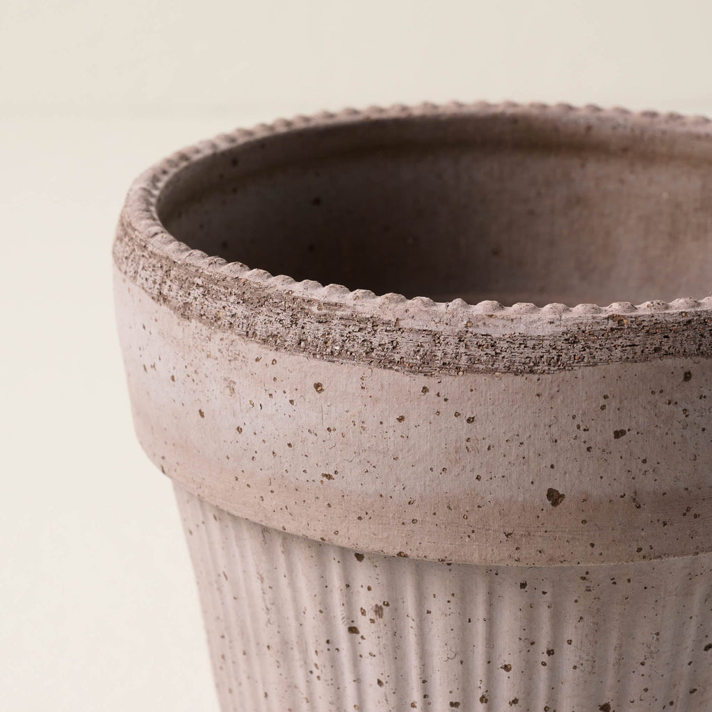 Grey Dotted Bergs Pot