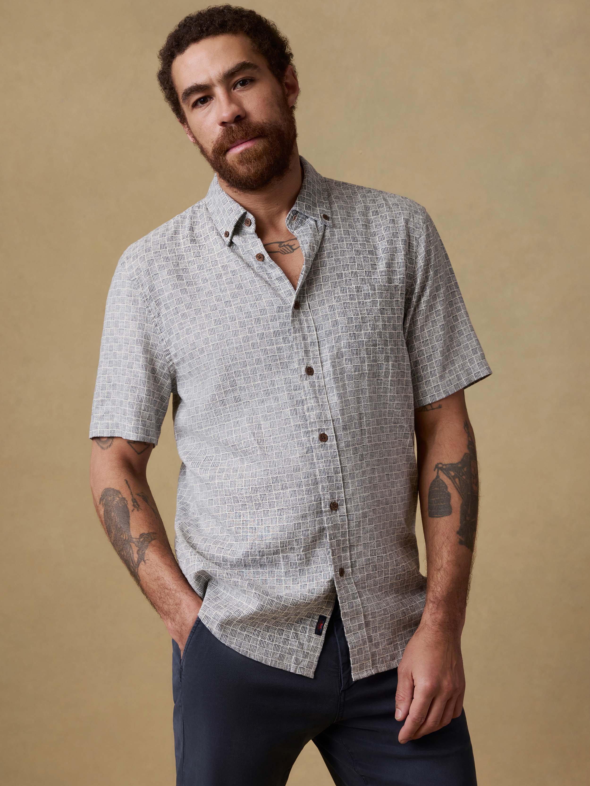 Short-Sleeve Breeze Shirt - Graphite Shell Bricks