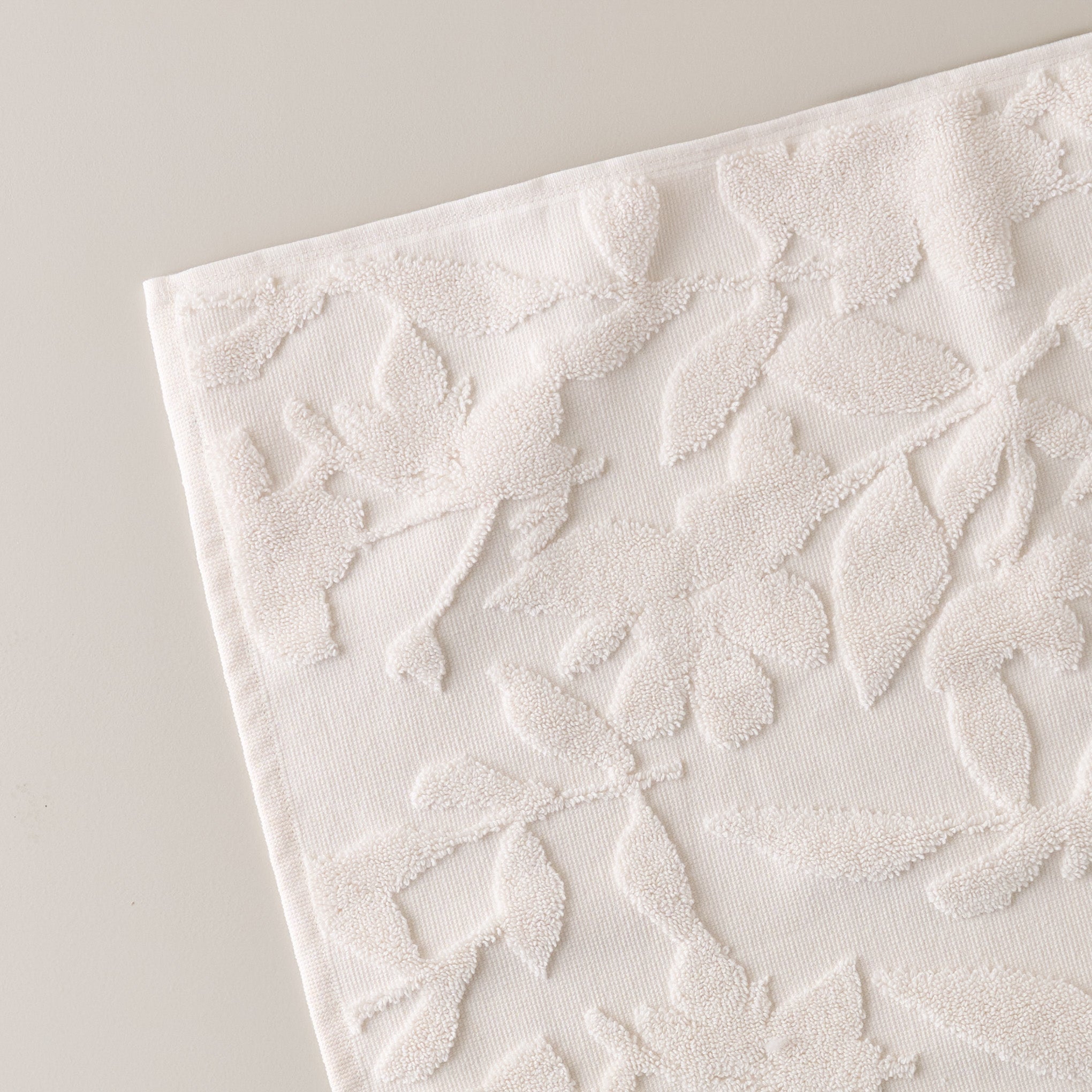 Snow White Floral Jacquard Towel