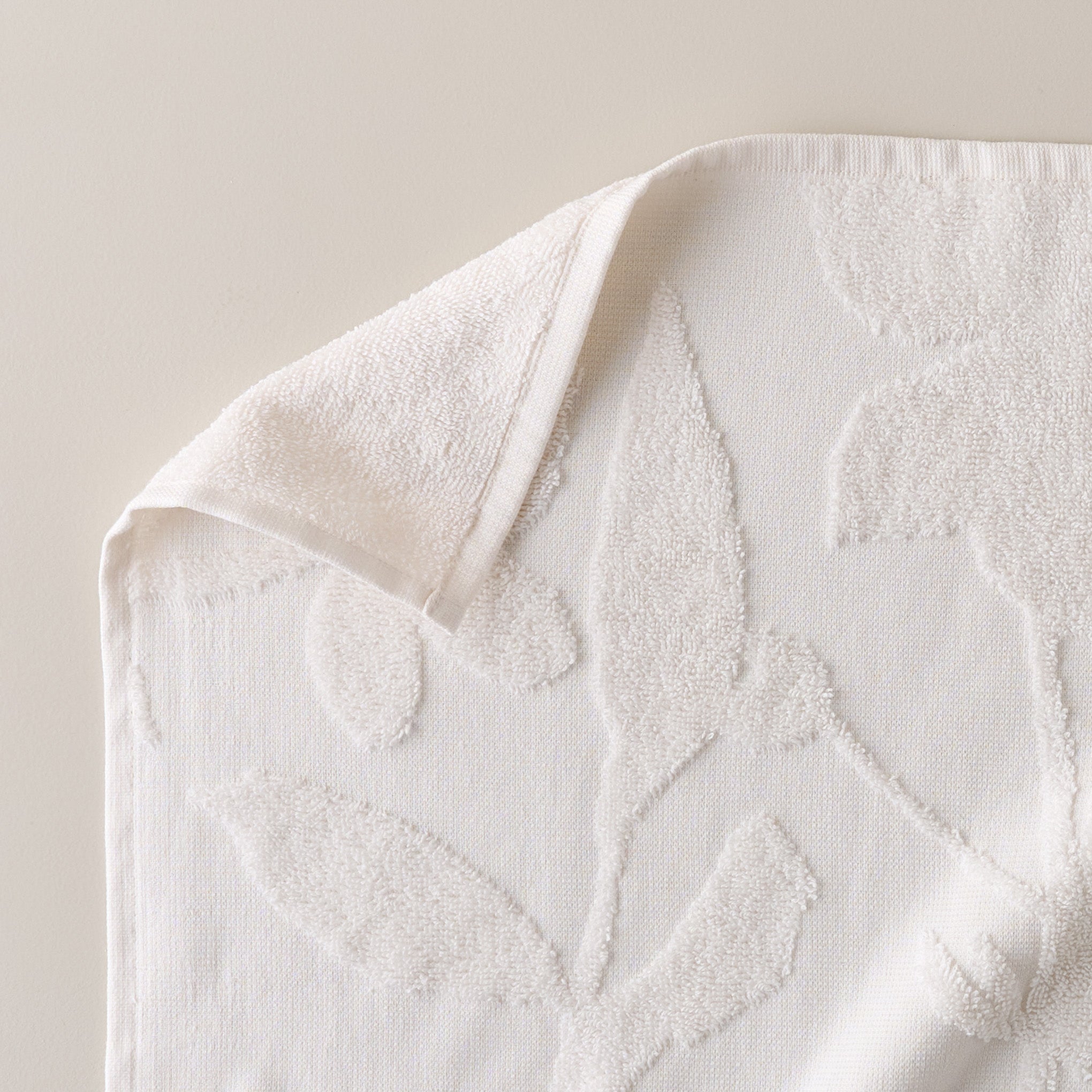 Snow White Floral Jacquard Towel