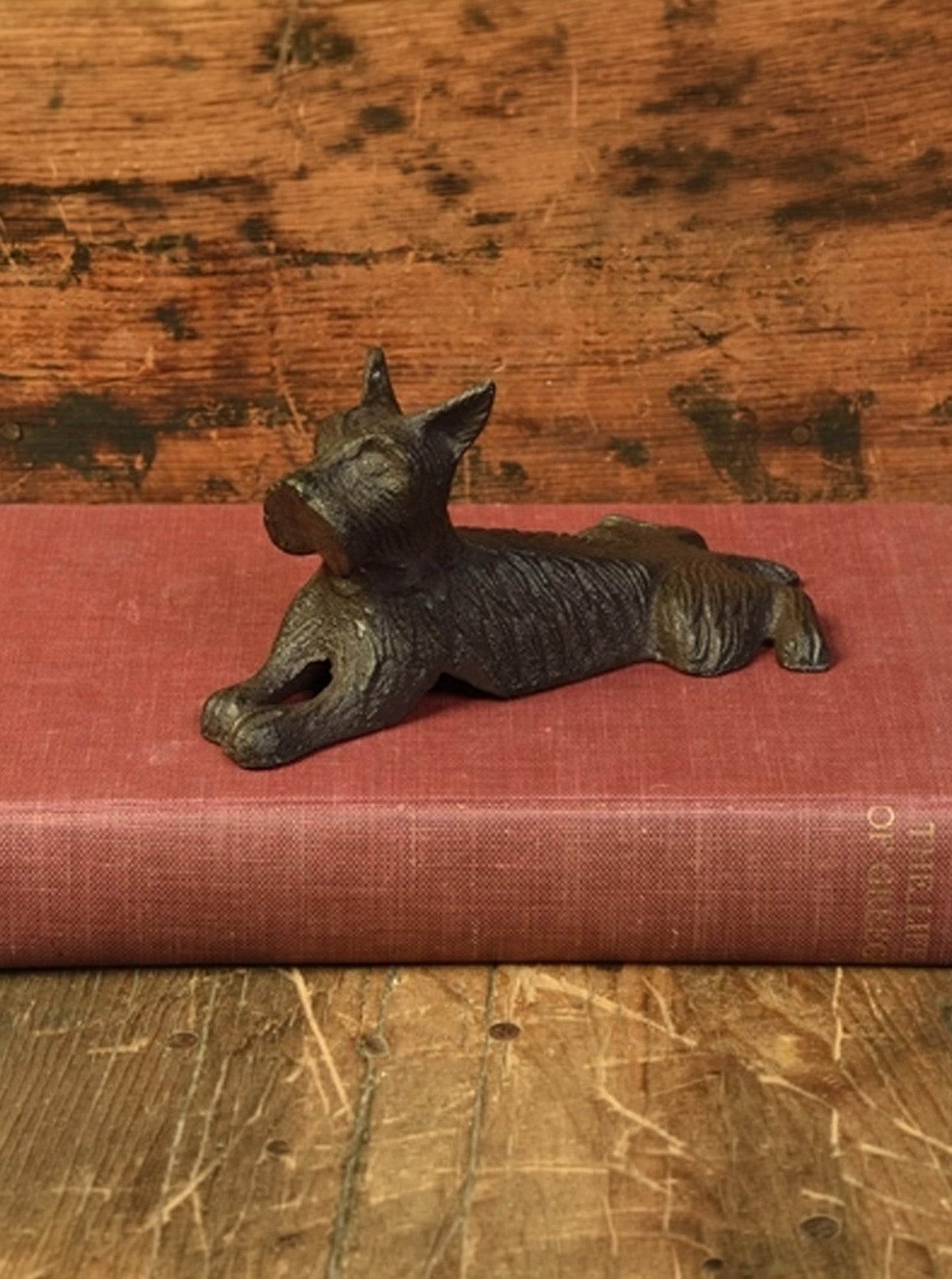 CAST IRON DOG DOOR STOP
