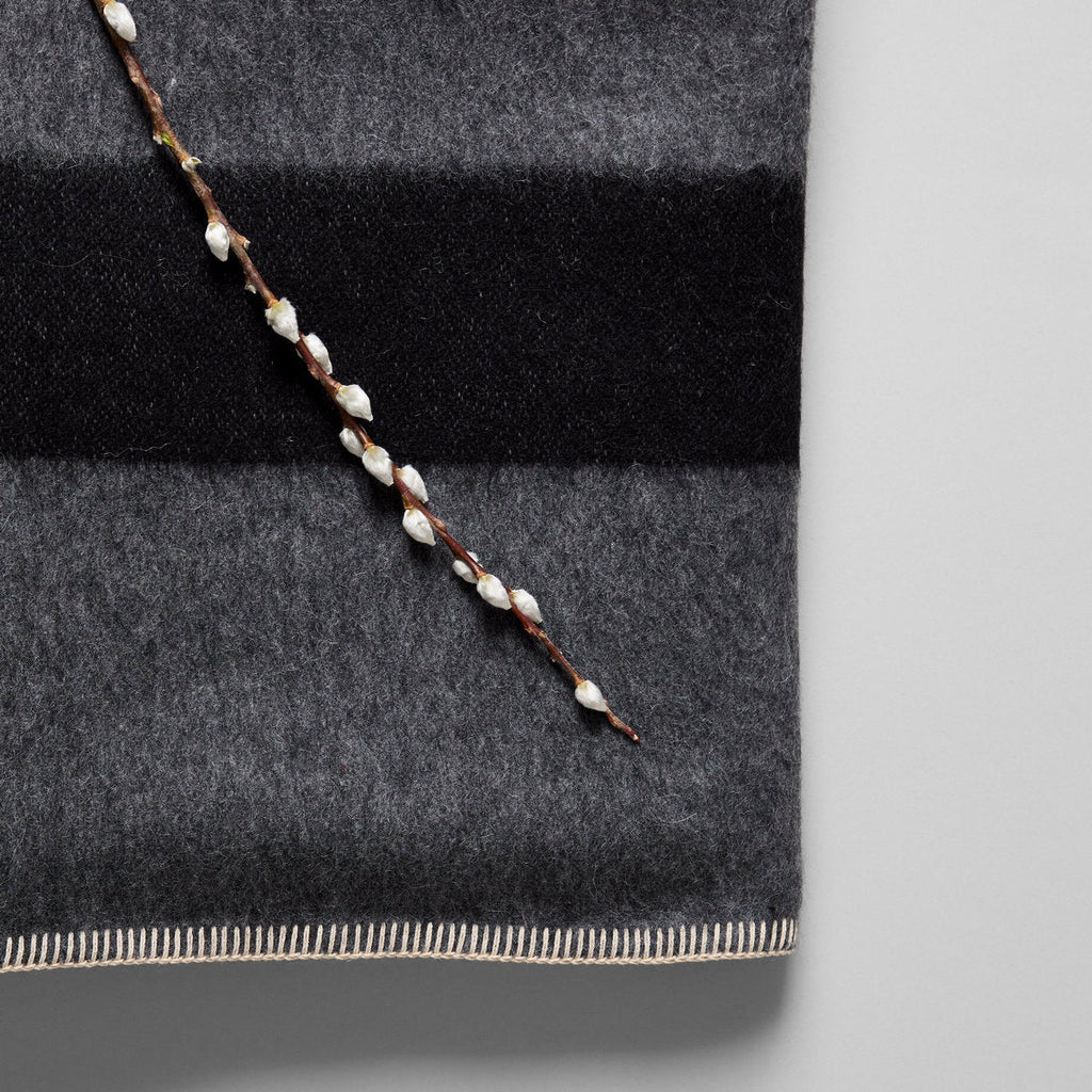 Siempre Throw, Charcoal