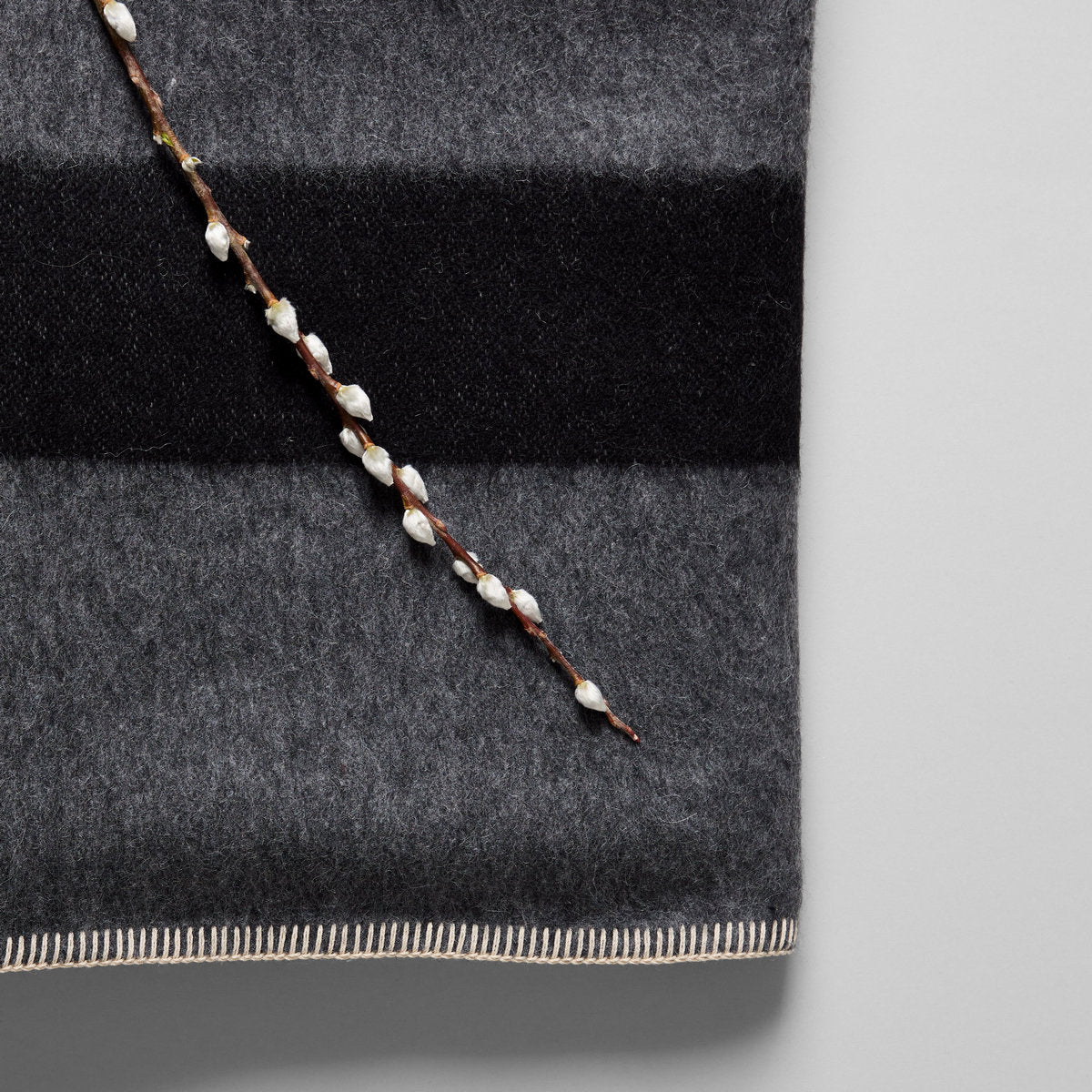 Siempre Throw, Charcoal