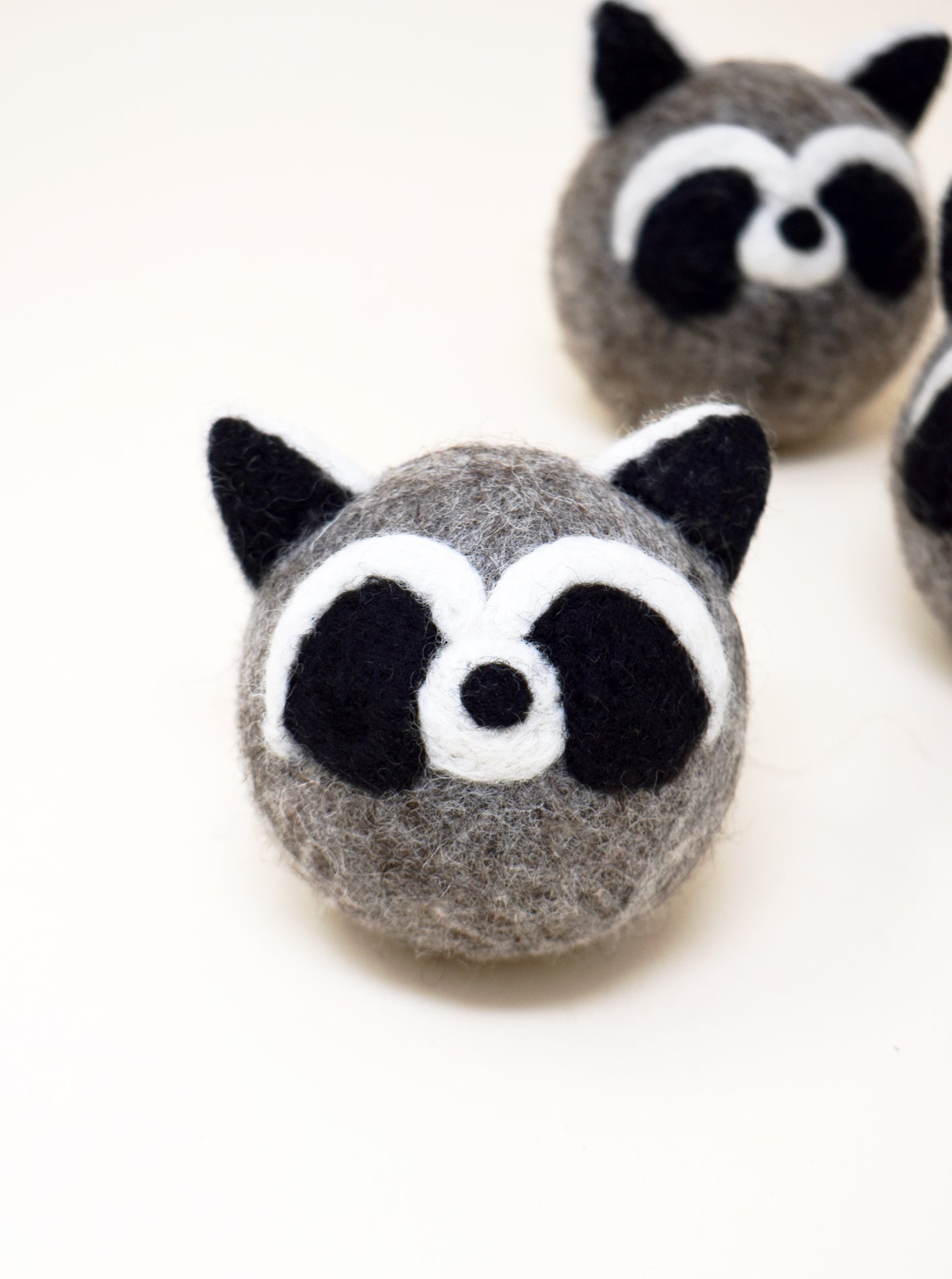RACCOON WOOL BALL