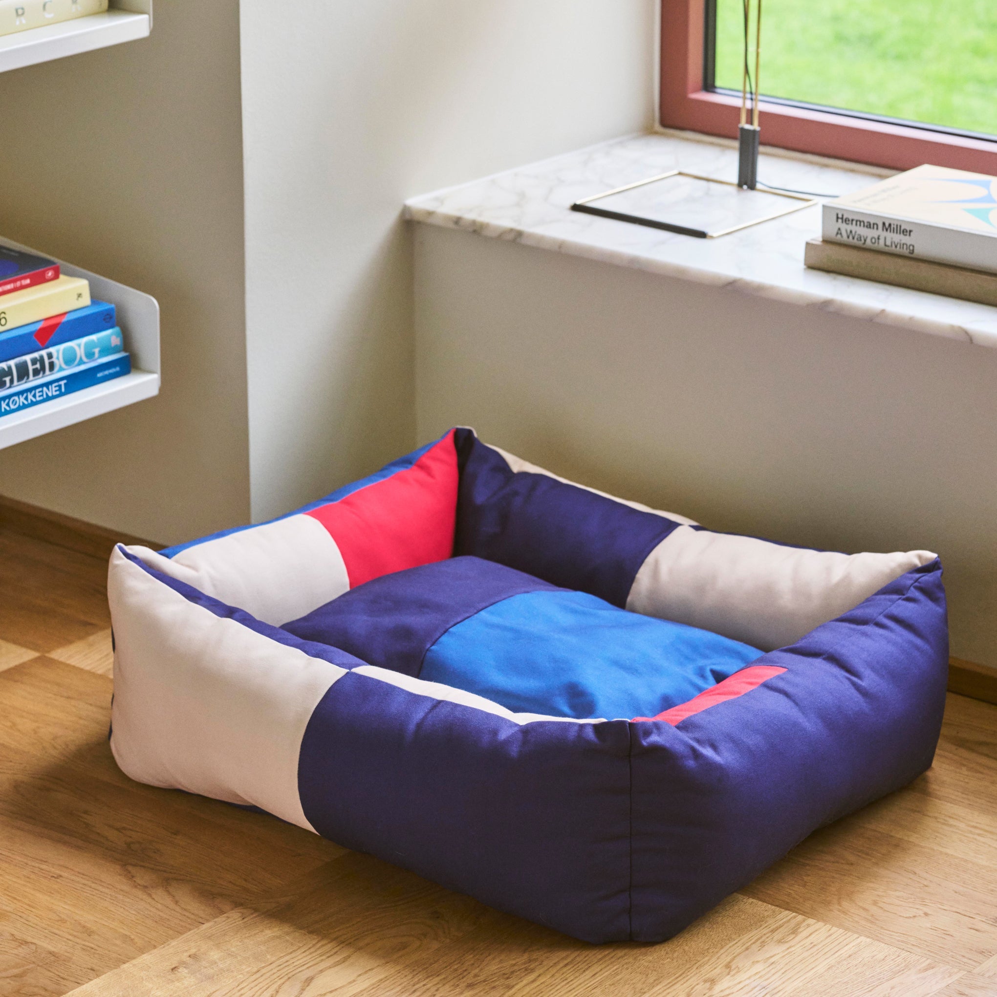 HAY Dog Bed in Recycled Polyester - Red/ Blue
