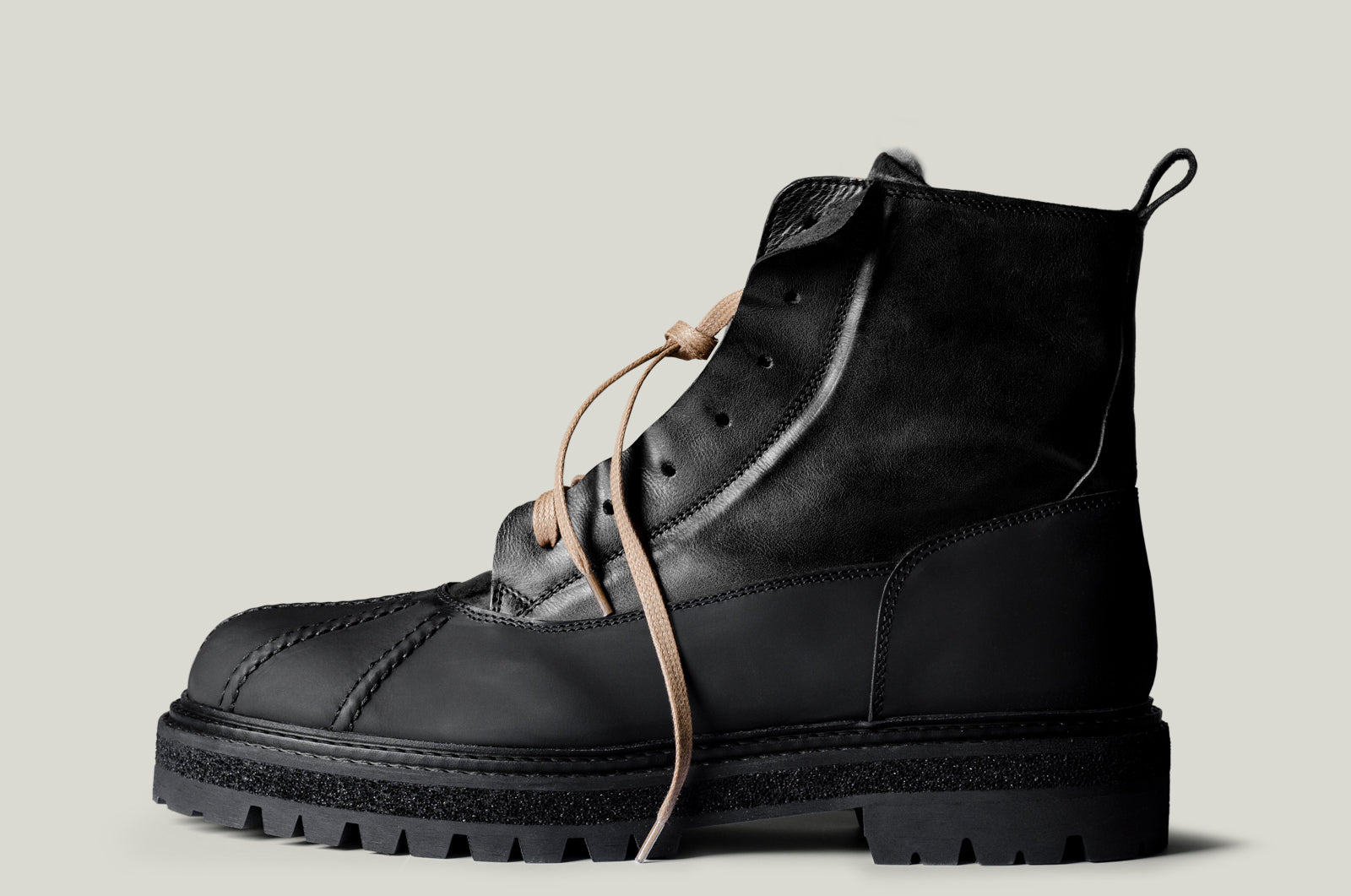 Alpine Duck Boots . Black