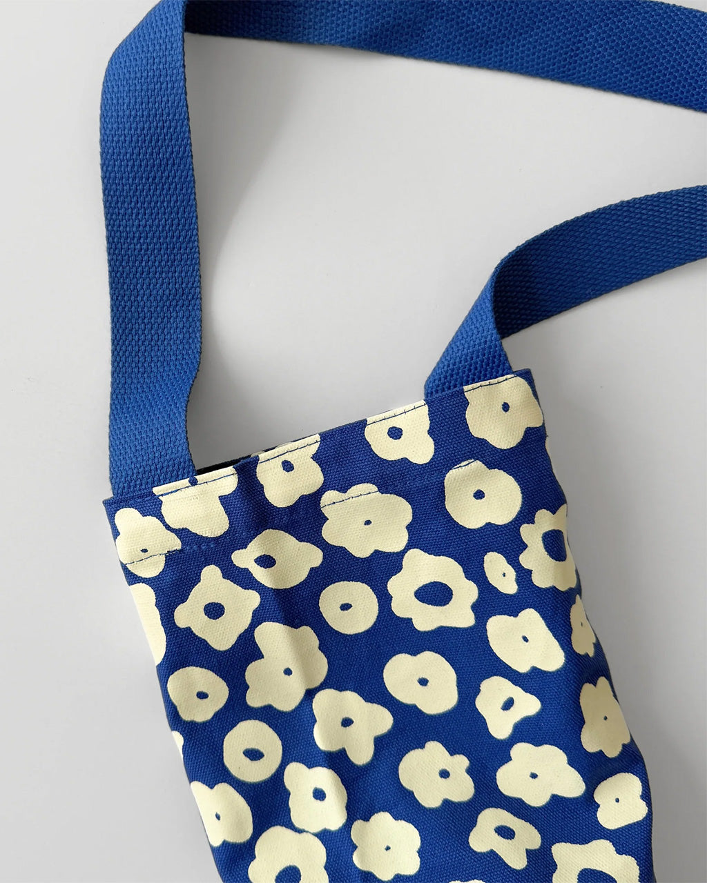 The Celeste Wine Tote - White + Cobalt