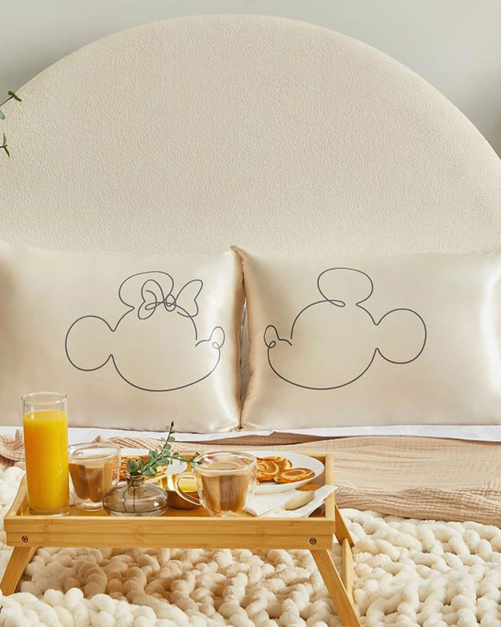 Kitsch x Mickey and Minnie Satin Pillowcase - Mr. Mouse