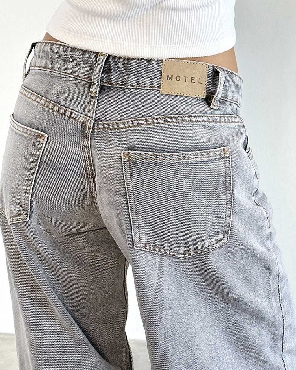 Roomy Extra Wide Low Rise Jeans - Grey Wash