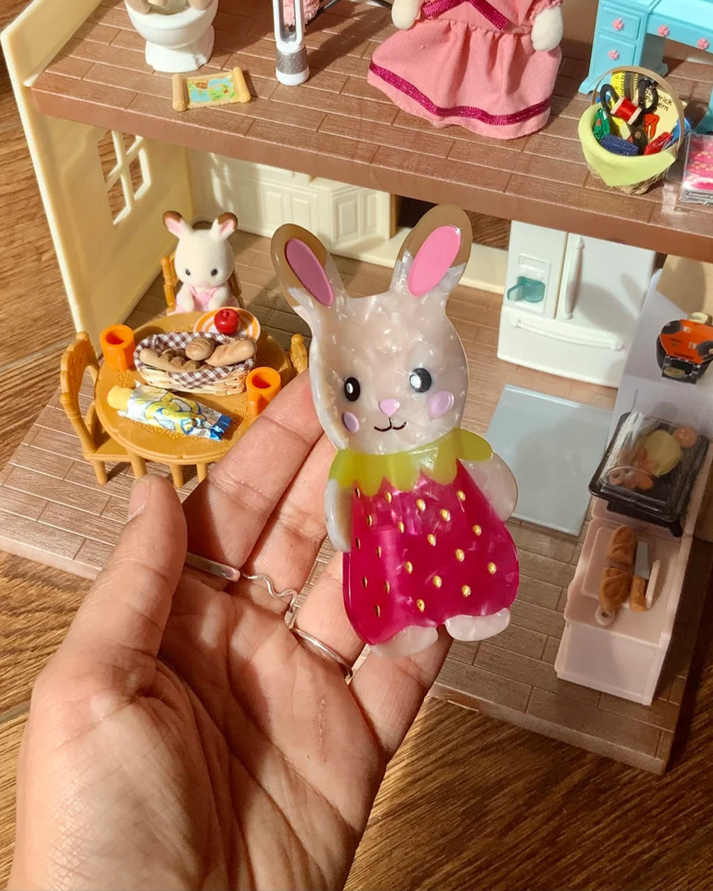 Strawbunny Hair Claw