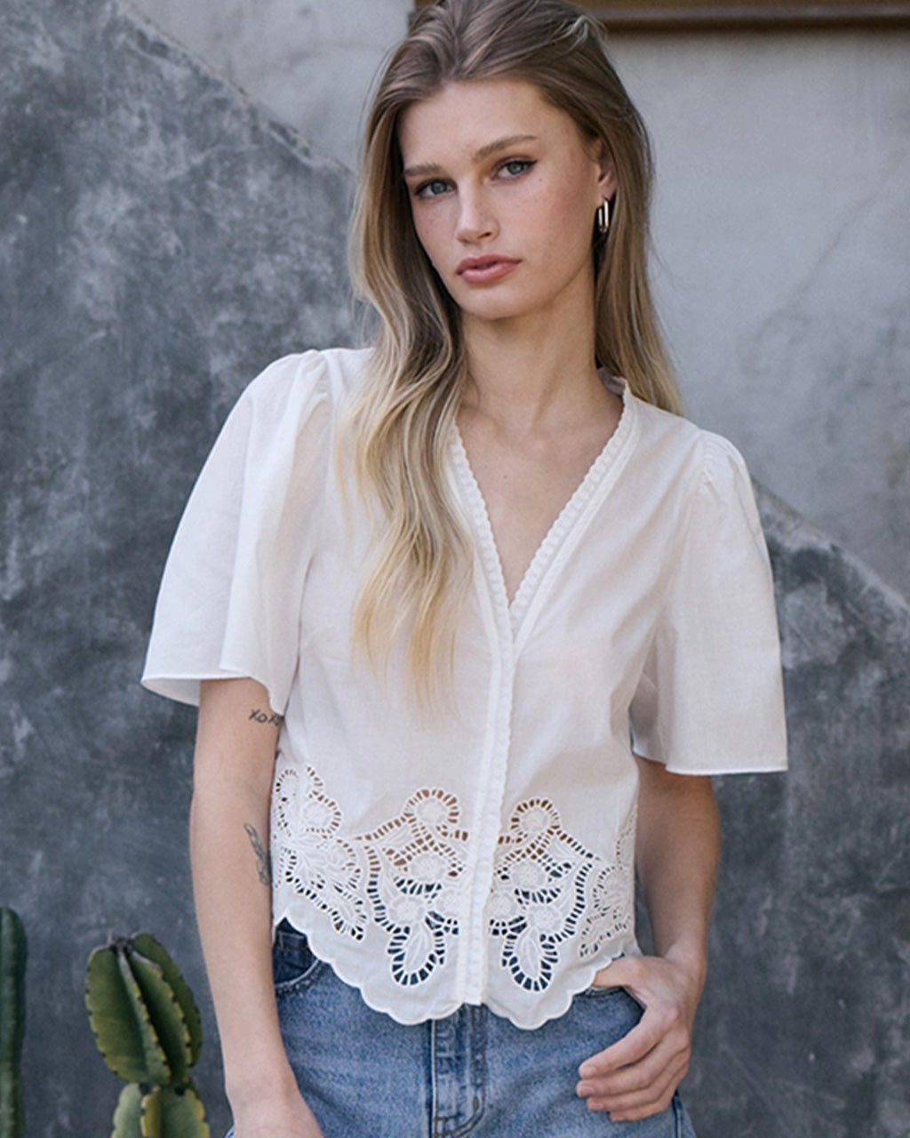 Embroidered Scallop Hem Puff Sleeve Blouse - White