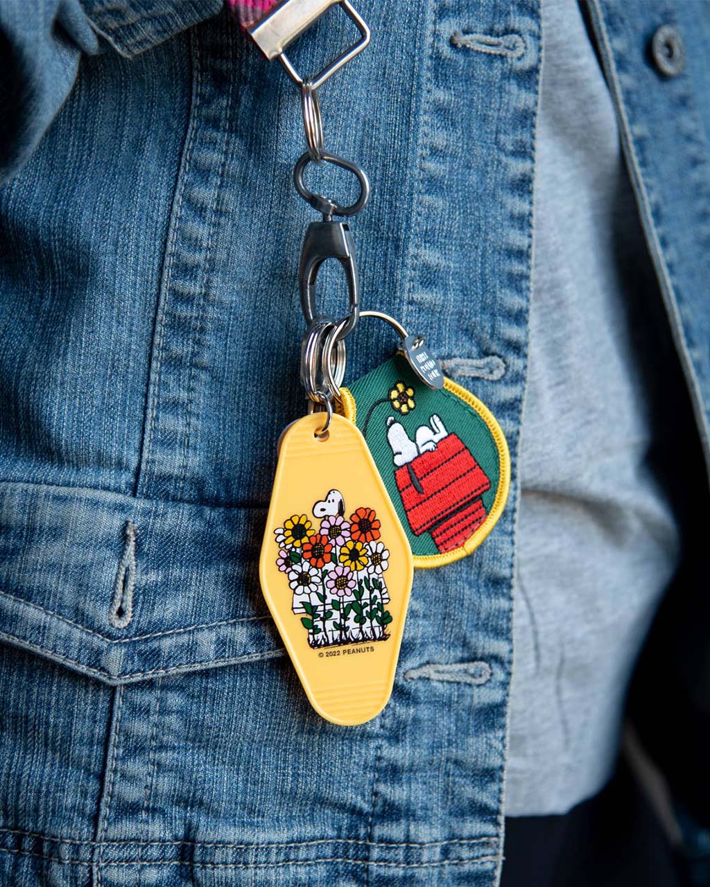 Snoopy Doghouse Flower Patch Keychain