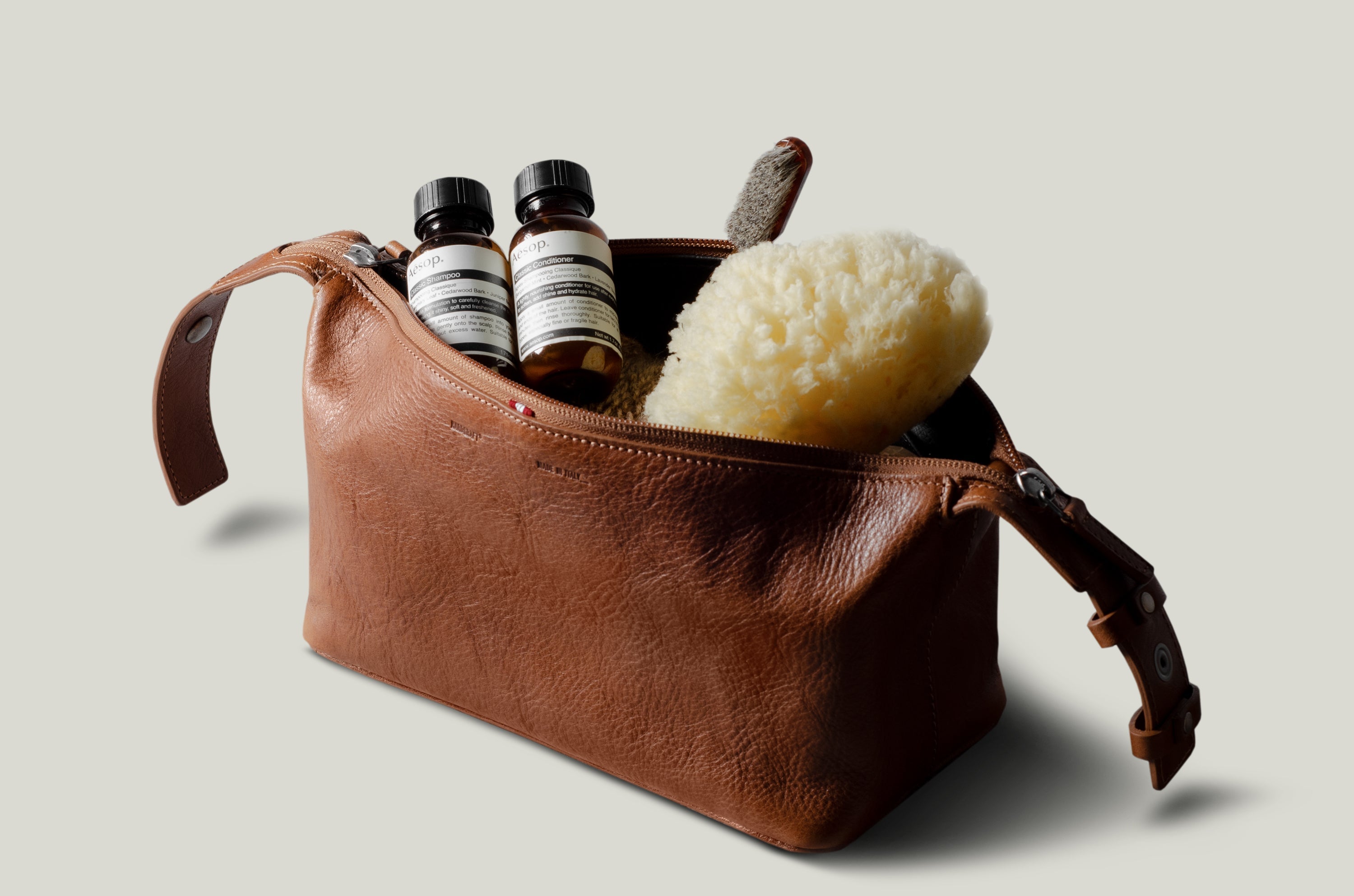 Belted Dopp Kit . Classic