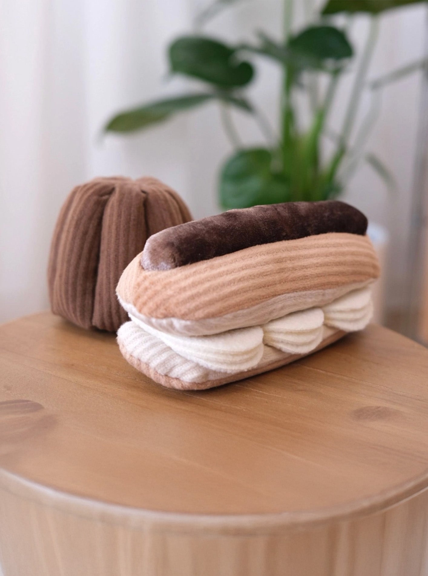 ECLAIR ENRICHMENT DOG TOY