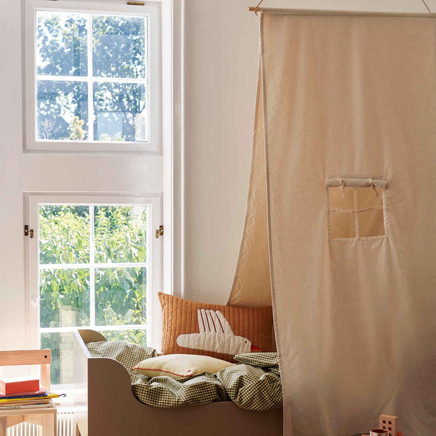 Settle Bed Canopy