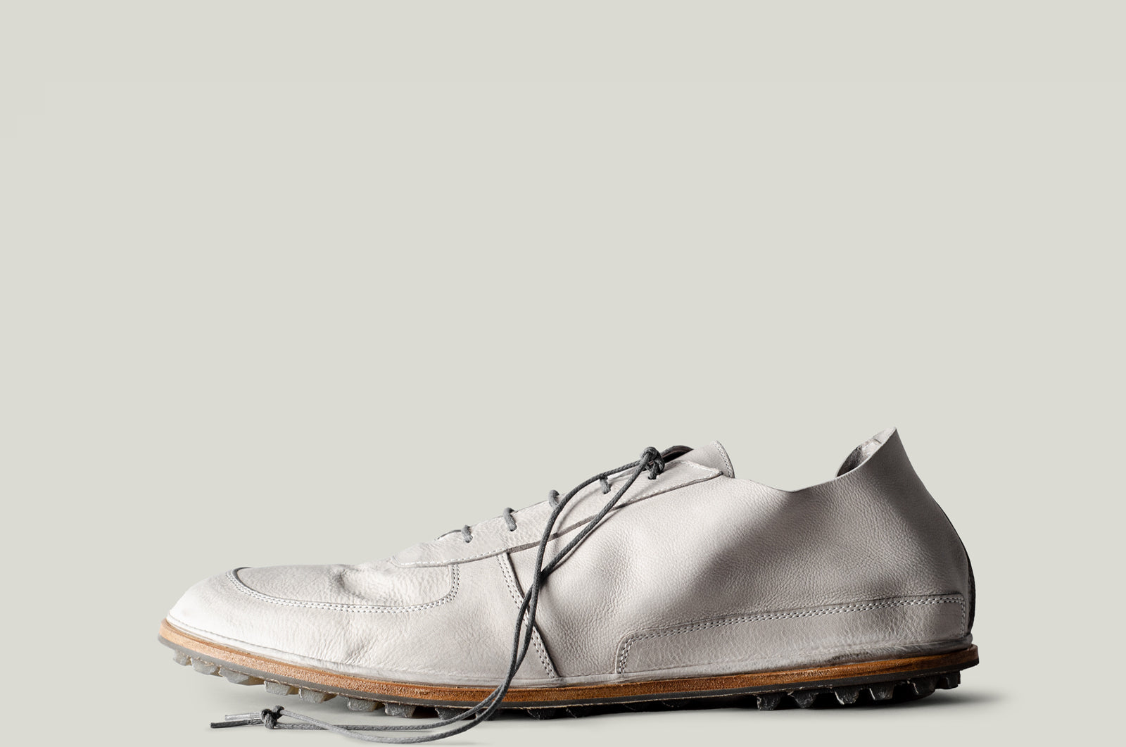 Pure Sneakers . Dirty White