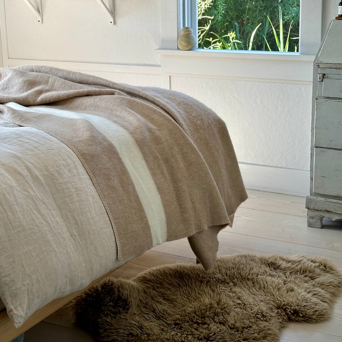 Siempre Throw, Beige with Ivory Stripe
