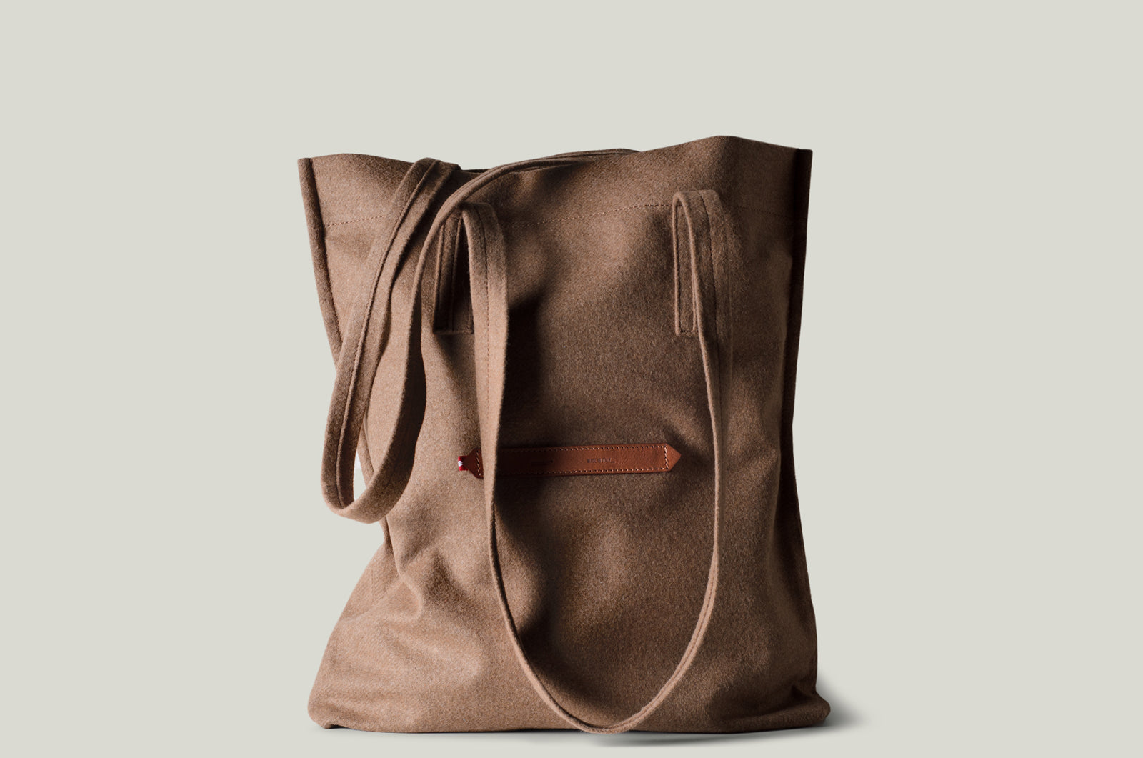 Signature Wool Tote Bag Tall . Cocoa
