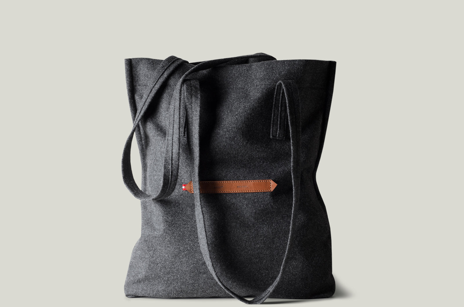 Signature Wool Tote Bag Tall . Classic