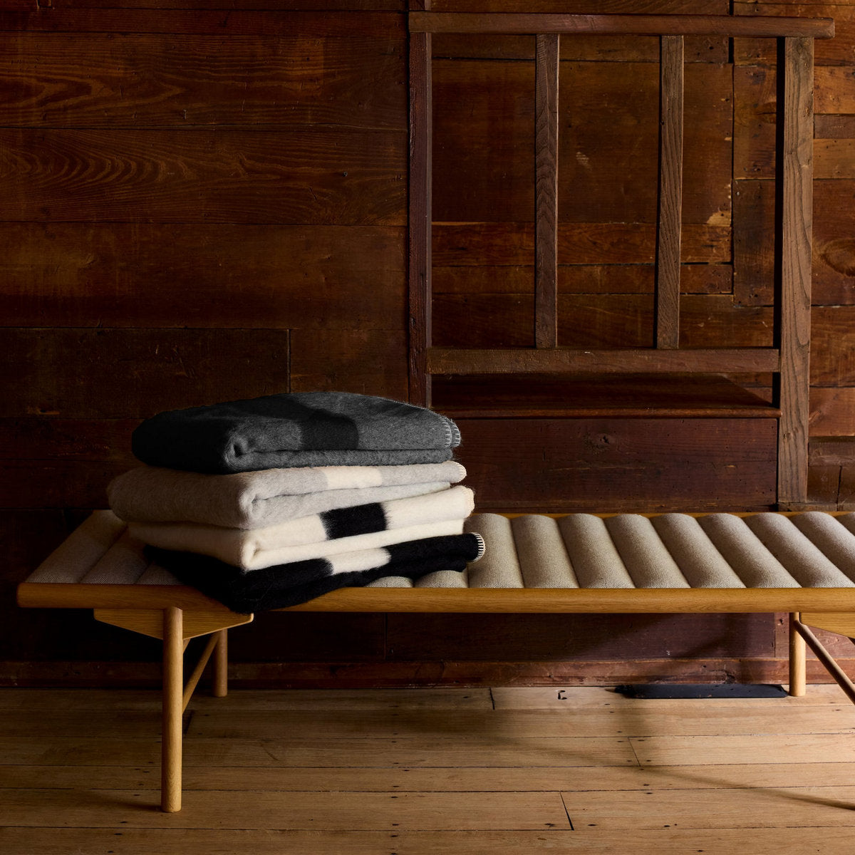 Siempre Throw, White Stripe